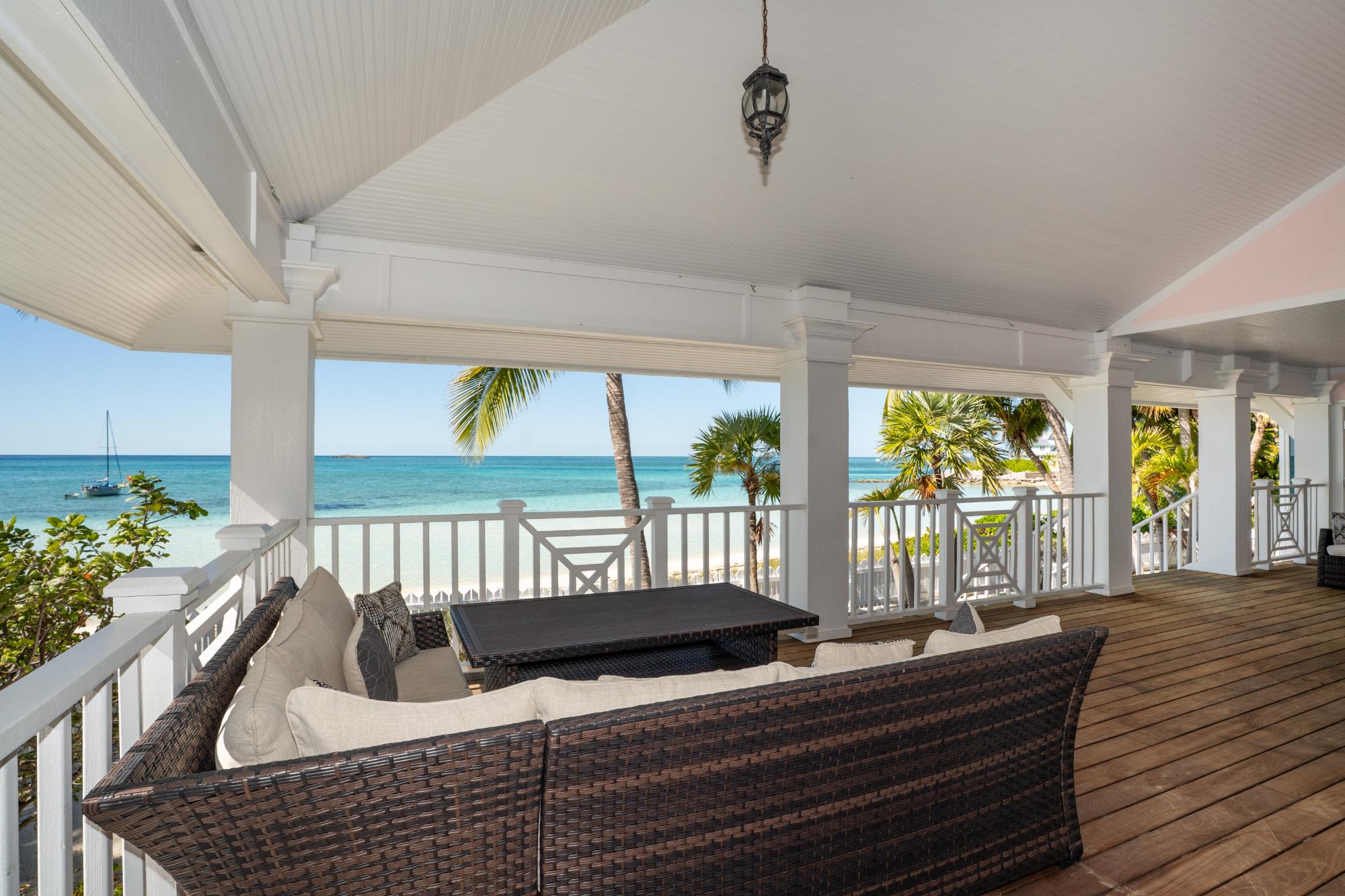 CHUB CAY RESORT & MARINA