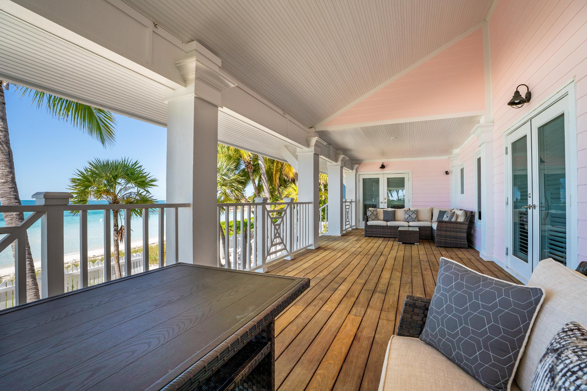 CHUB CAY RESORT & MARINA