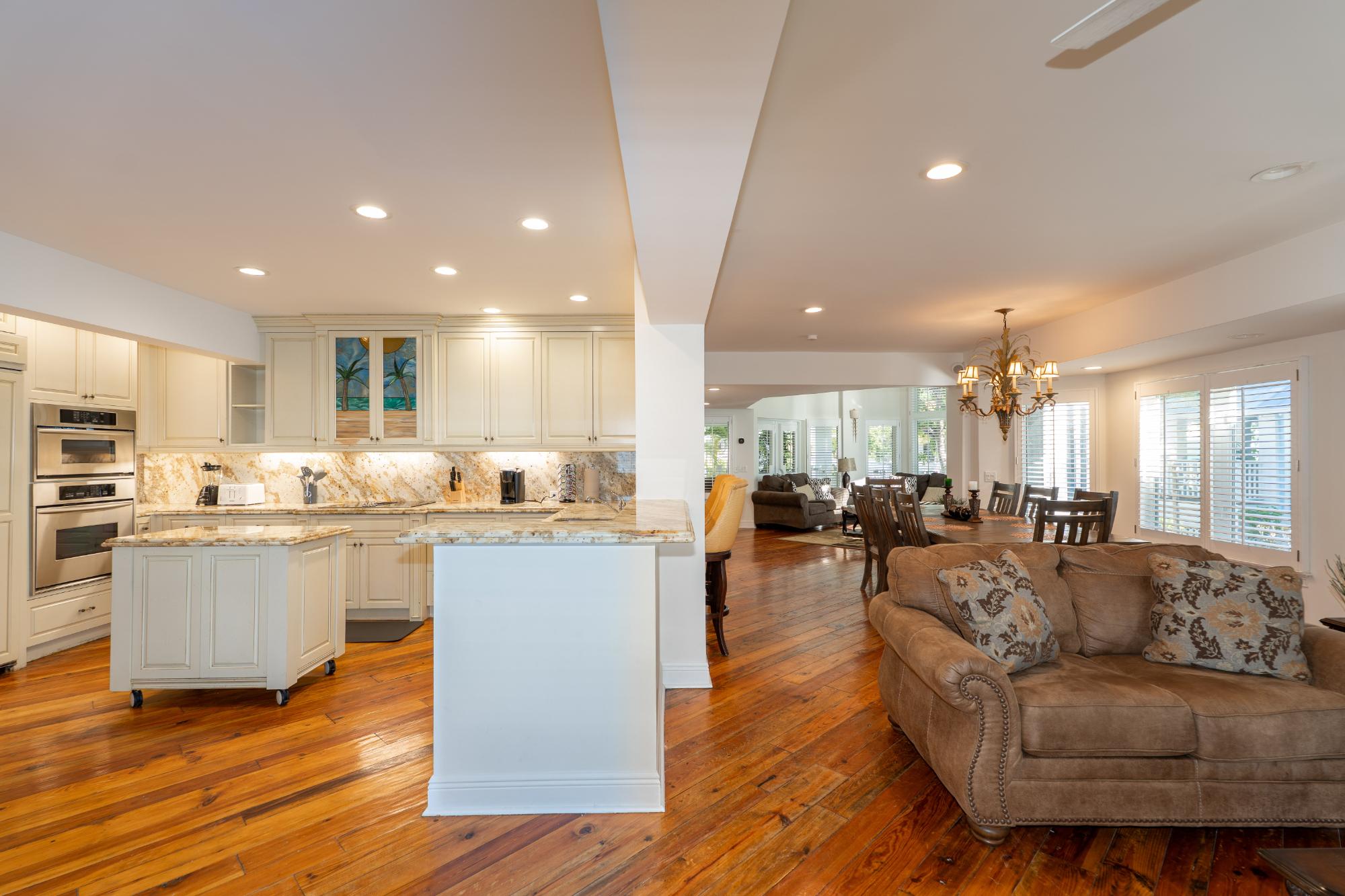 CHUB CAY RESORT & MARINA