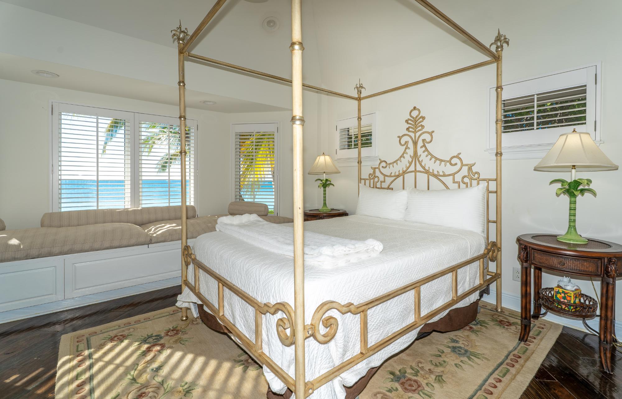 CHUB CAY RESORT & MARINA