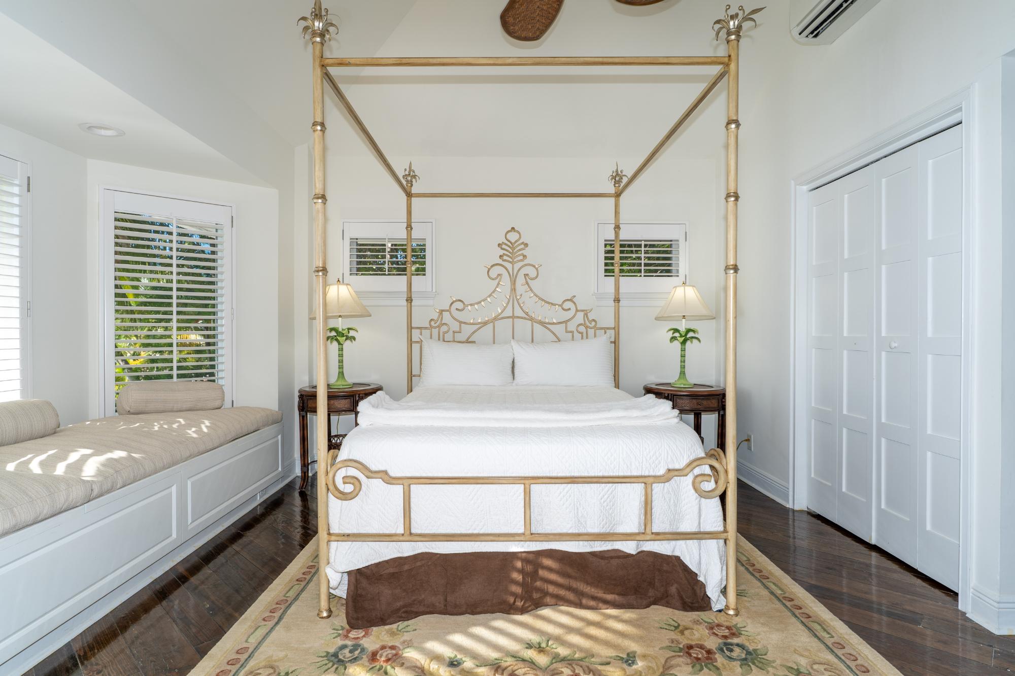 CHUB CAY RESORT & MARINA