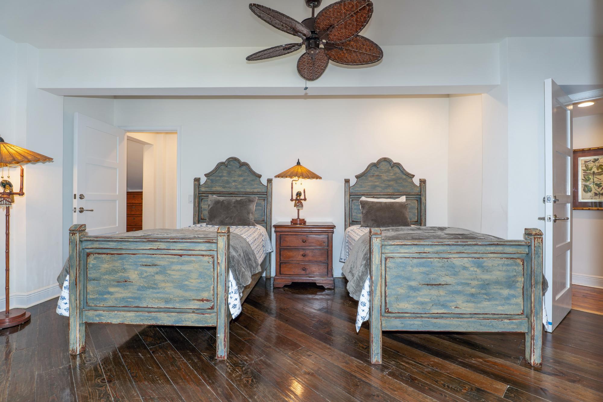 CHUB CAY RESORT & MARINA