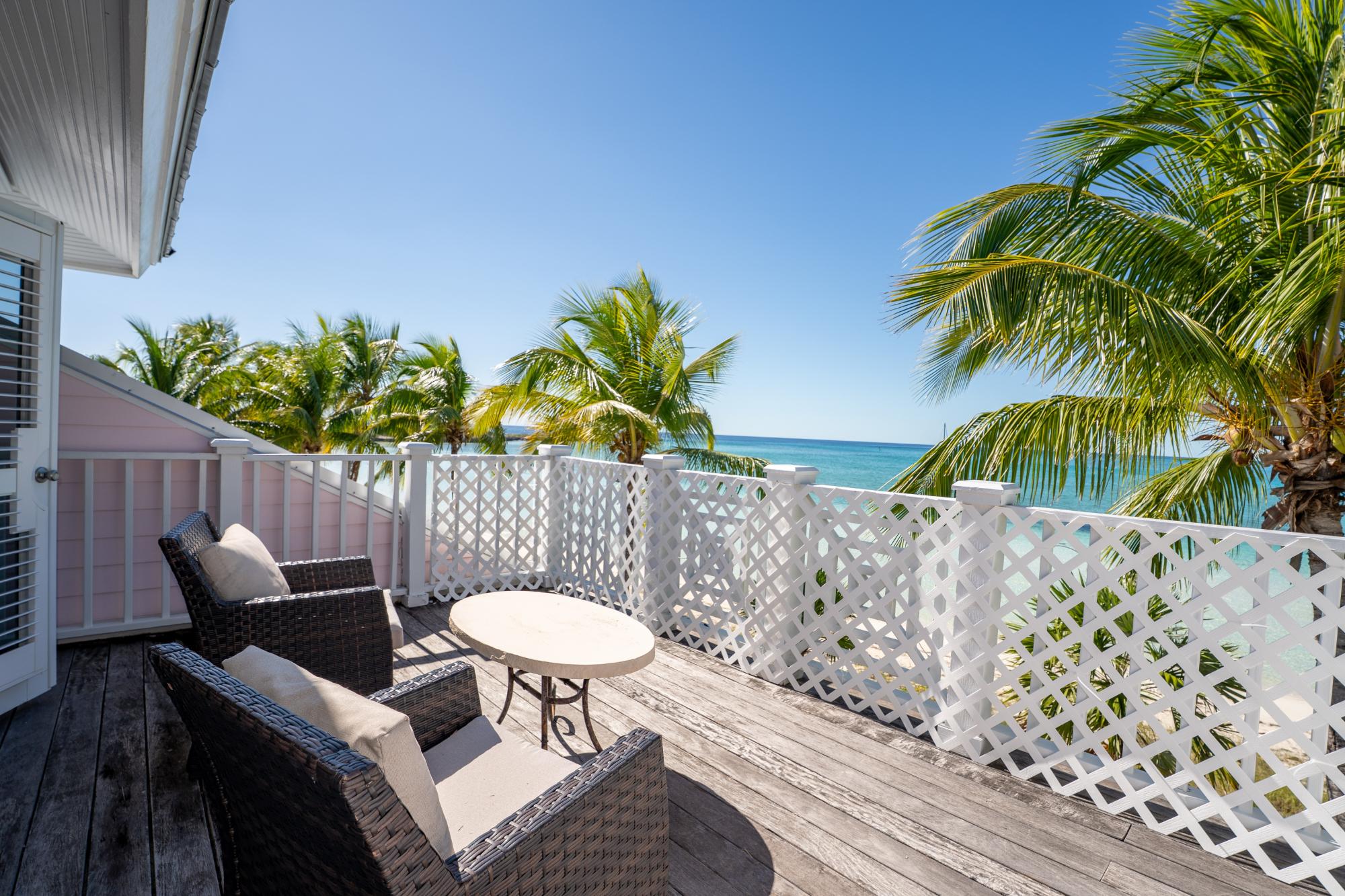 CHUB CAY RESORT & MARINA