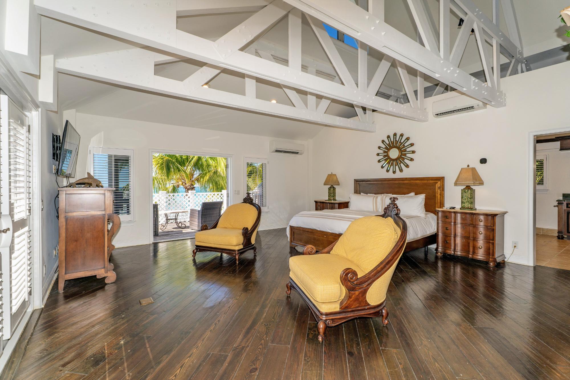 CHUB CAY RESORT & MARINA