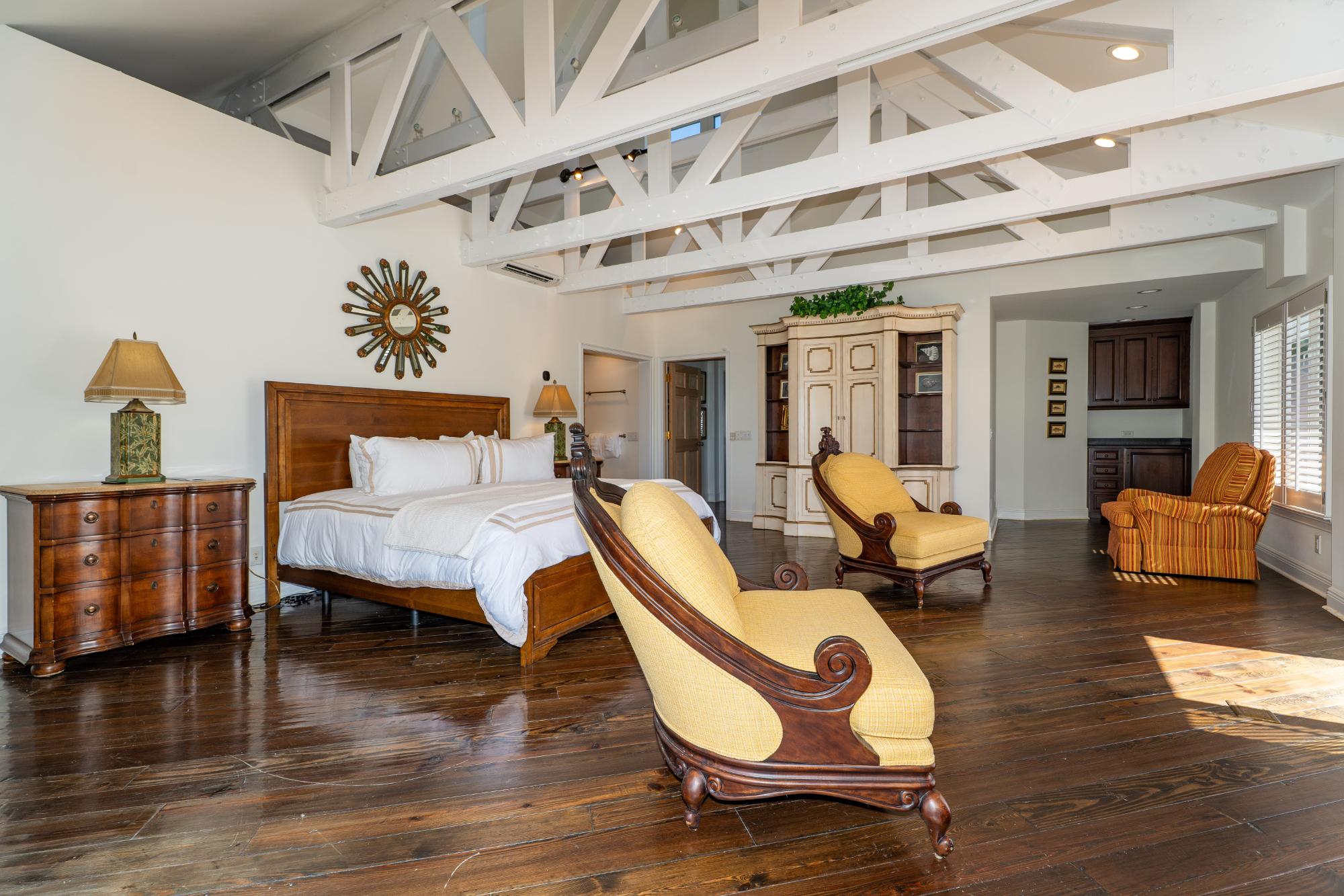 CHUB CAY RESORT & MARINA