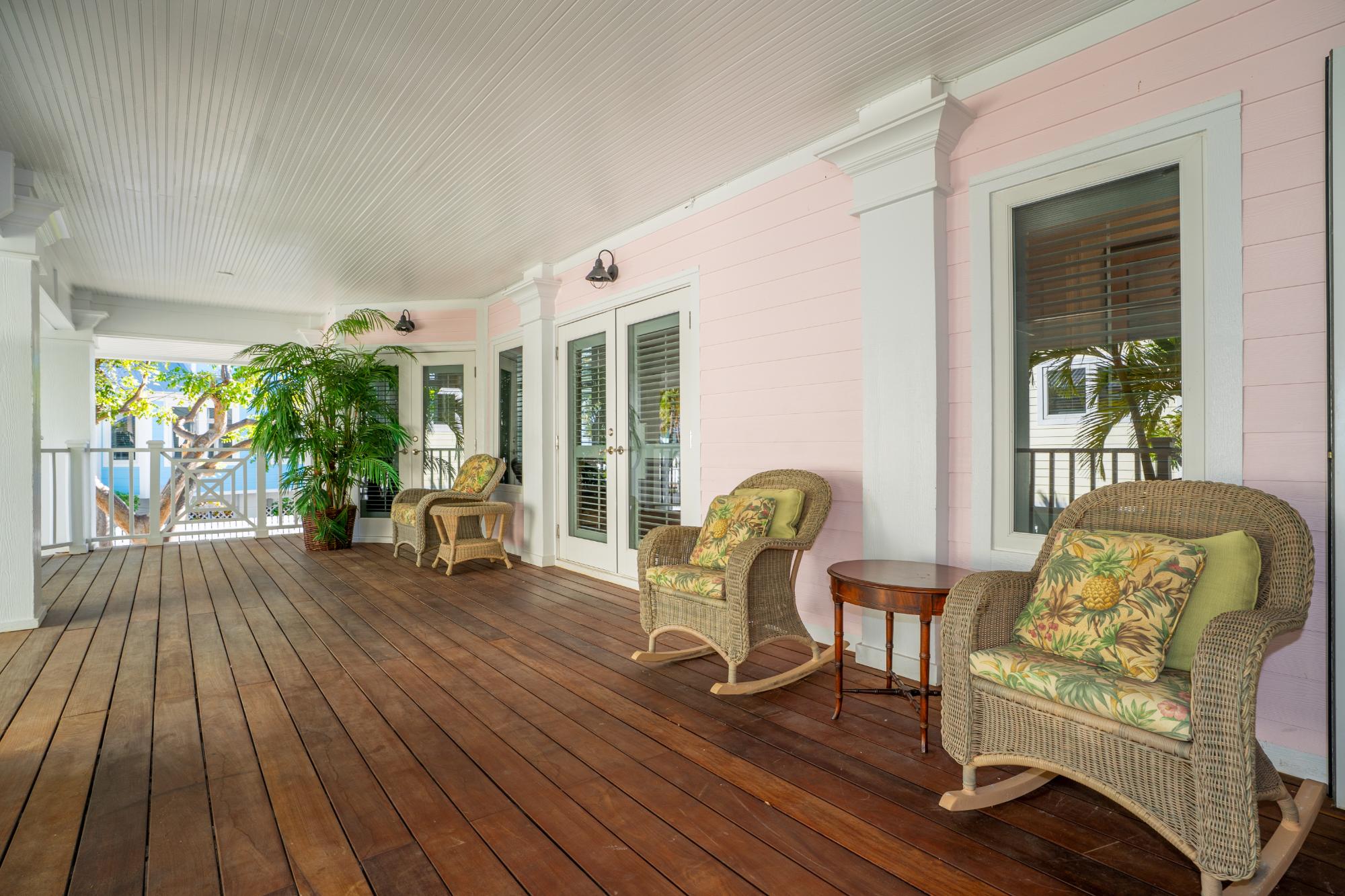 CHUB CAY RESORT & MARINA