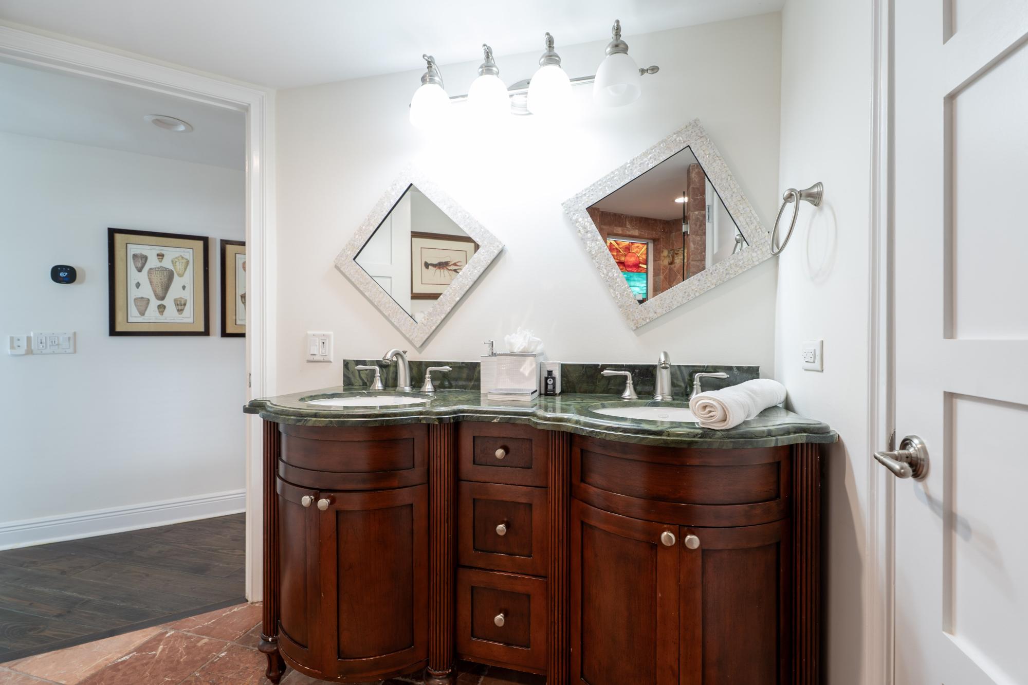 CHUB CAY RESORT & MARINA