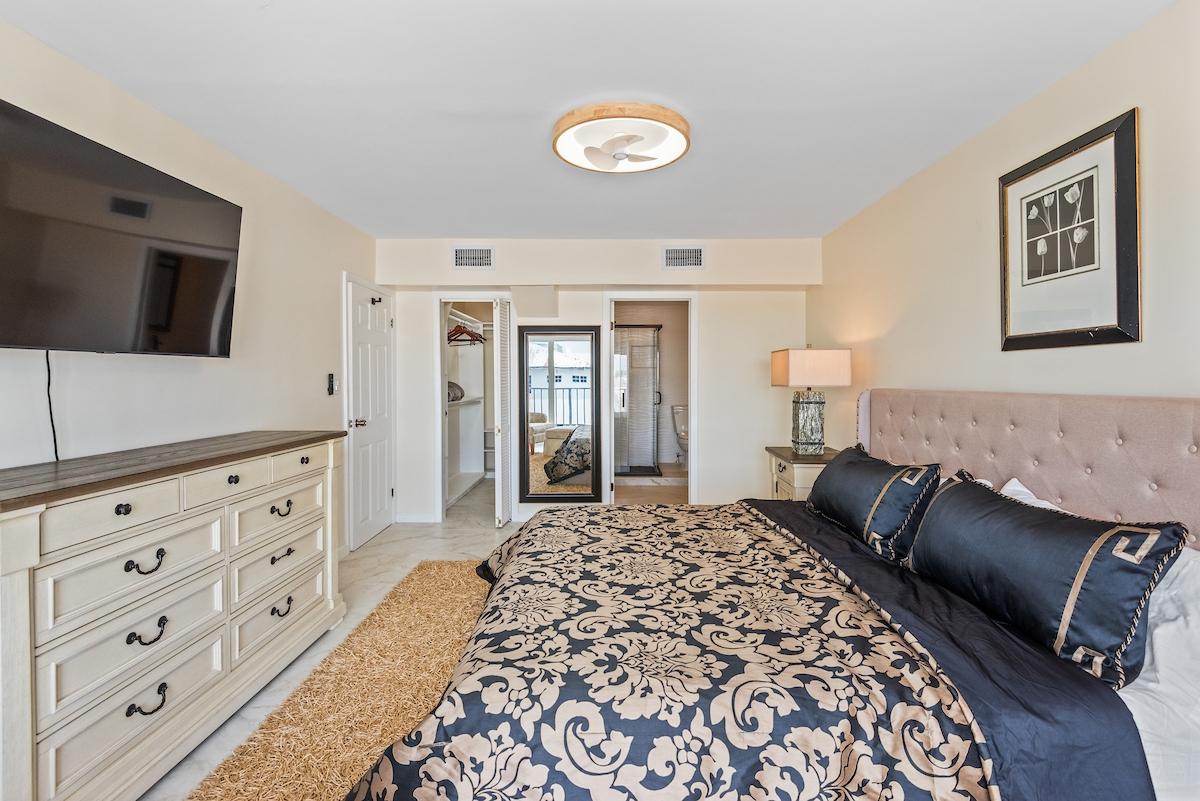 UNIT 301 PILOT HOUSE