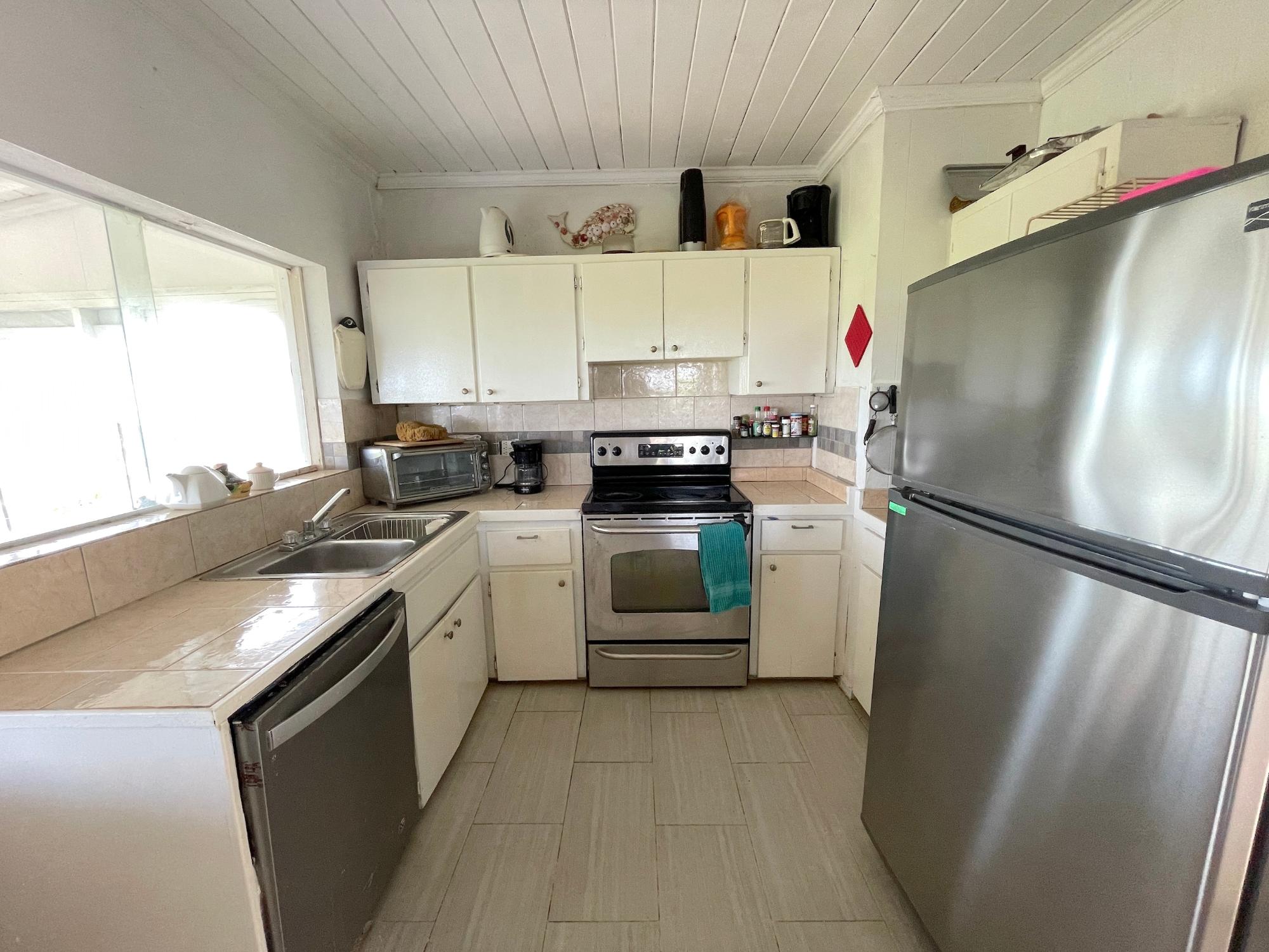 3/1 HOME   POOL/GARAGE