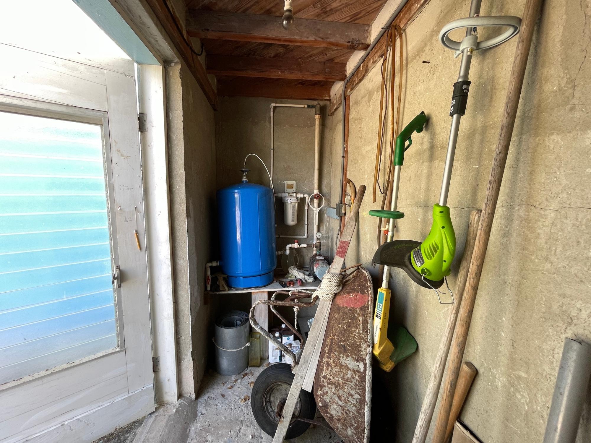 3/1 HOME   POOL/GARAGE