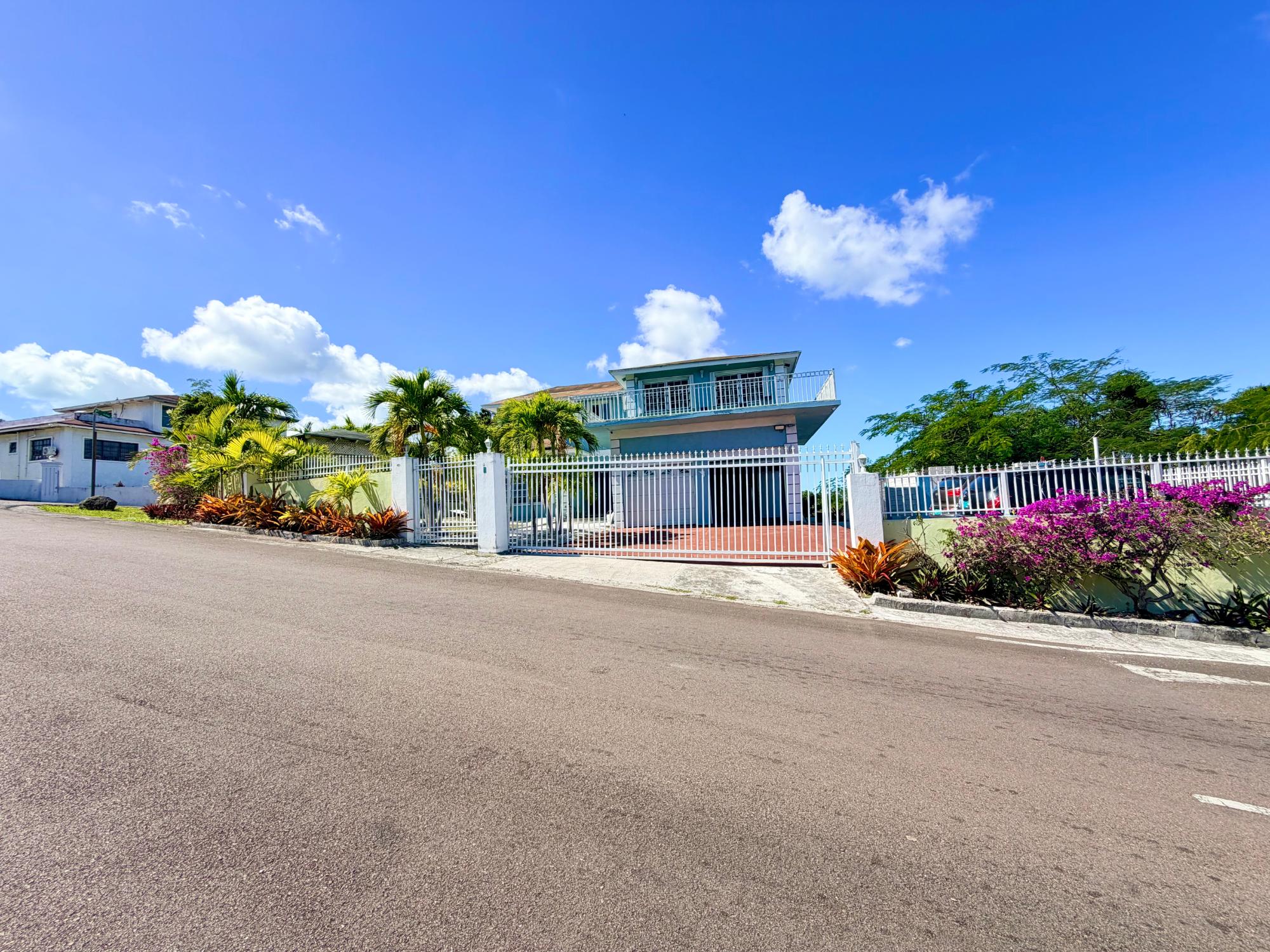 4 BEAUMONTIA AVE. GARDEN