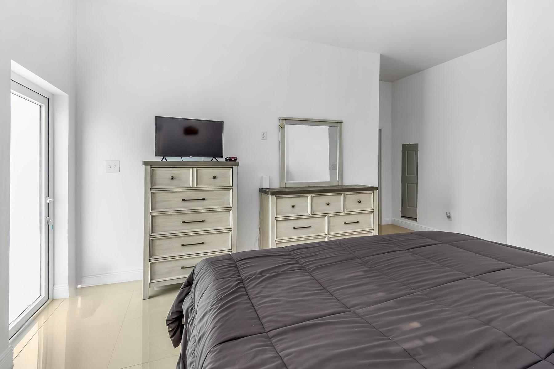 5 ATLANTIC TOWNHOUSE