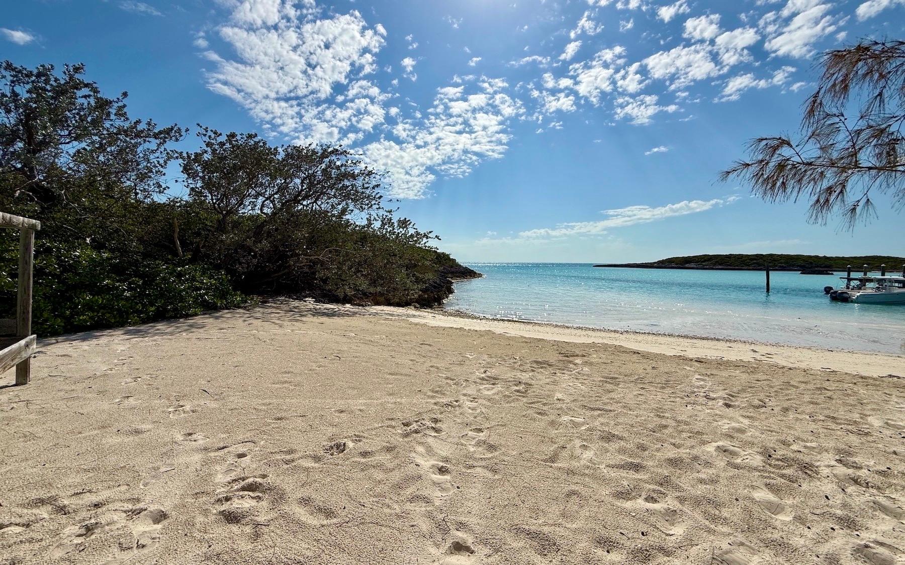 LEAF CAY, PRIVATE ISLAND