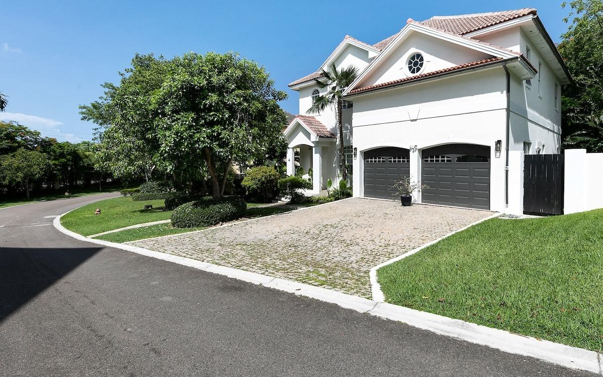 LOT 4, BALMORAL ESTATES