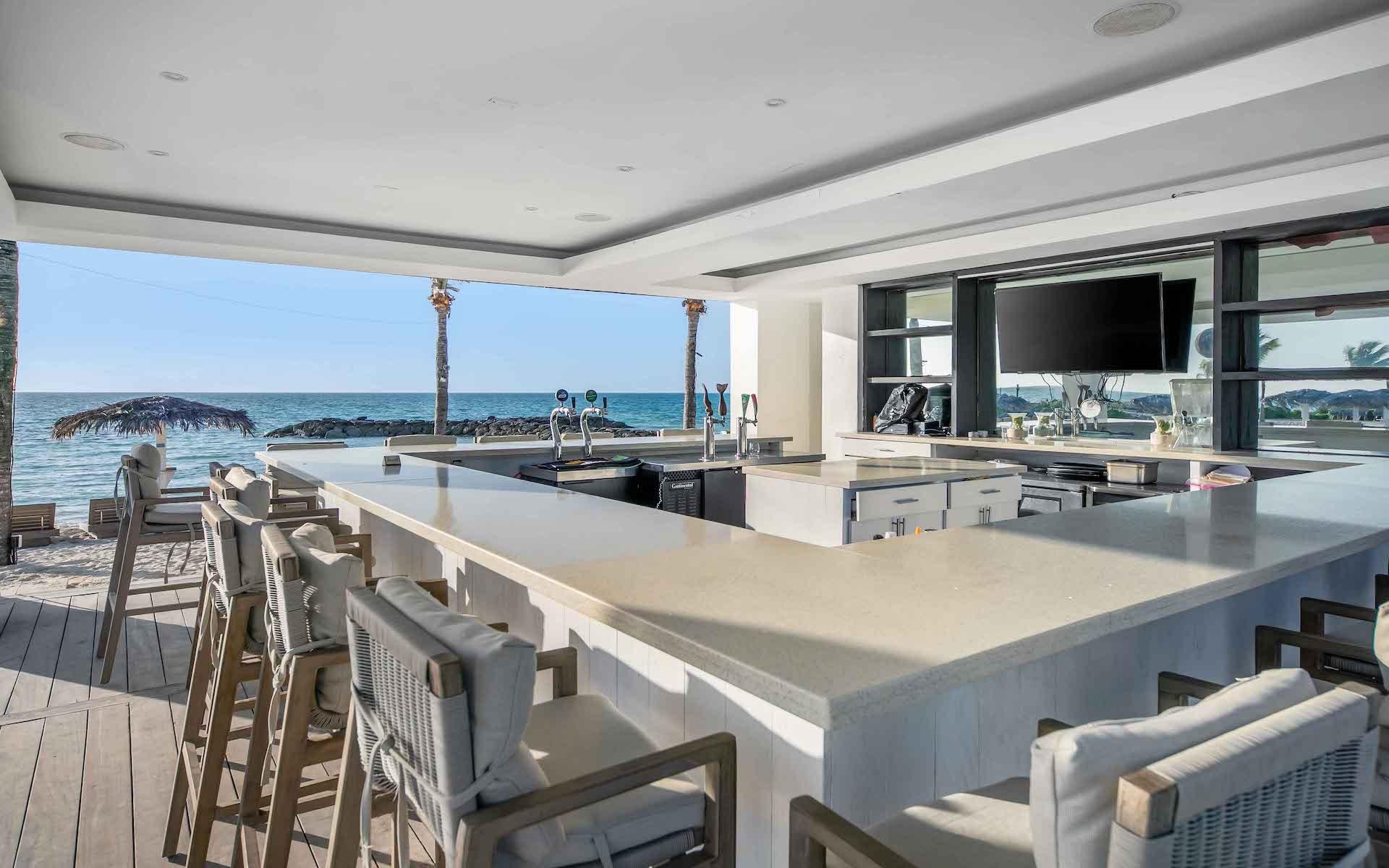 GALLEON BAY, PALM CAY