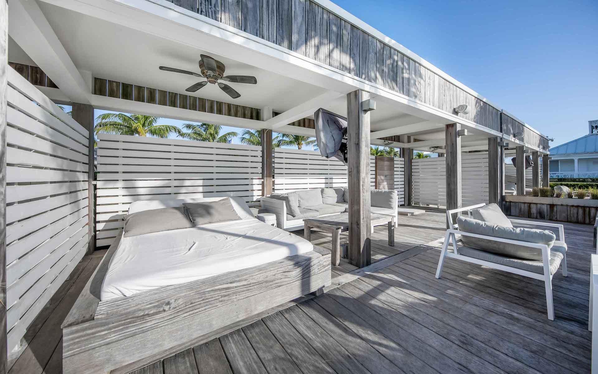 GALLEON BAY, PALM CAY