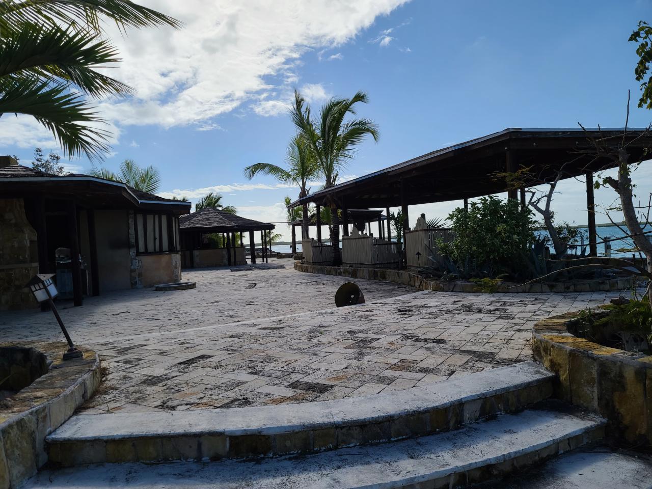 HERMITAGE-BEACHFRONT