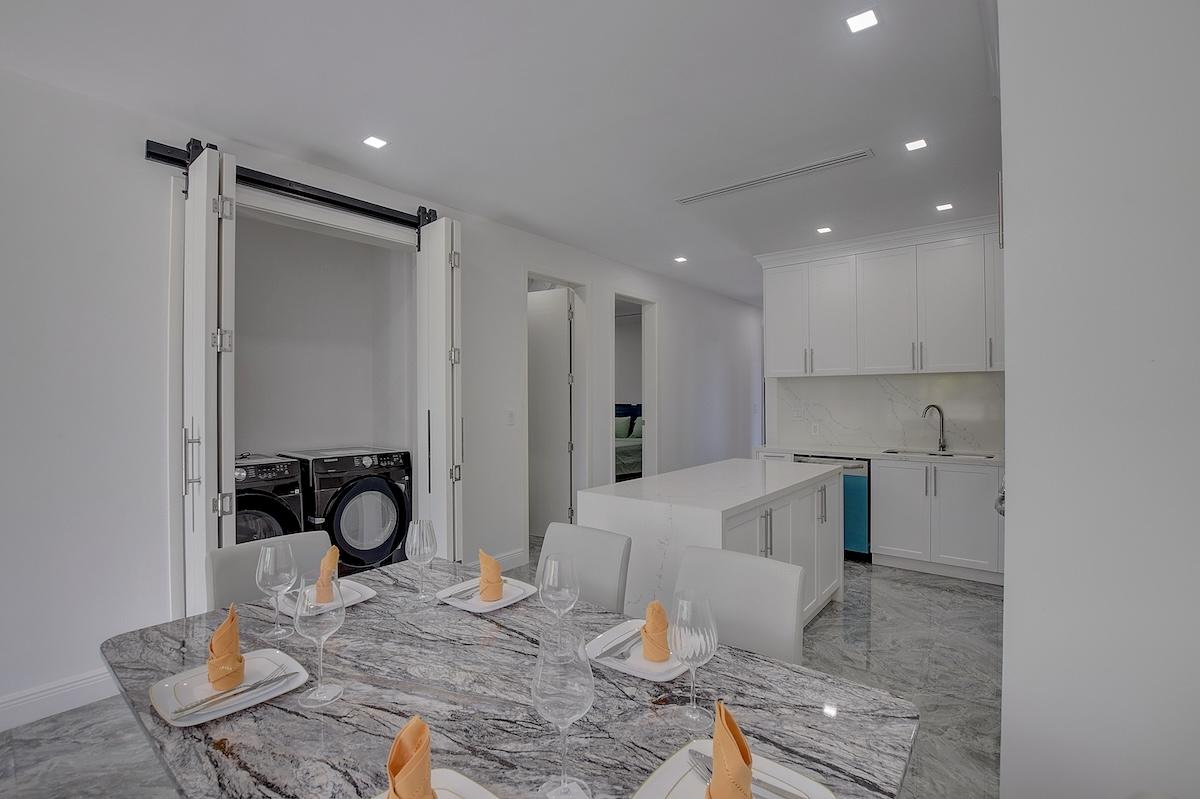 NICHOLAS CAY, VENICE BAY