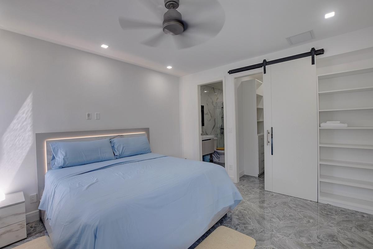 NICHOLAS CAY, VENICE BAY