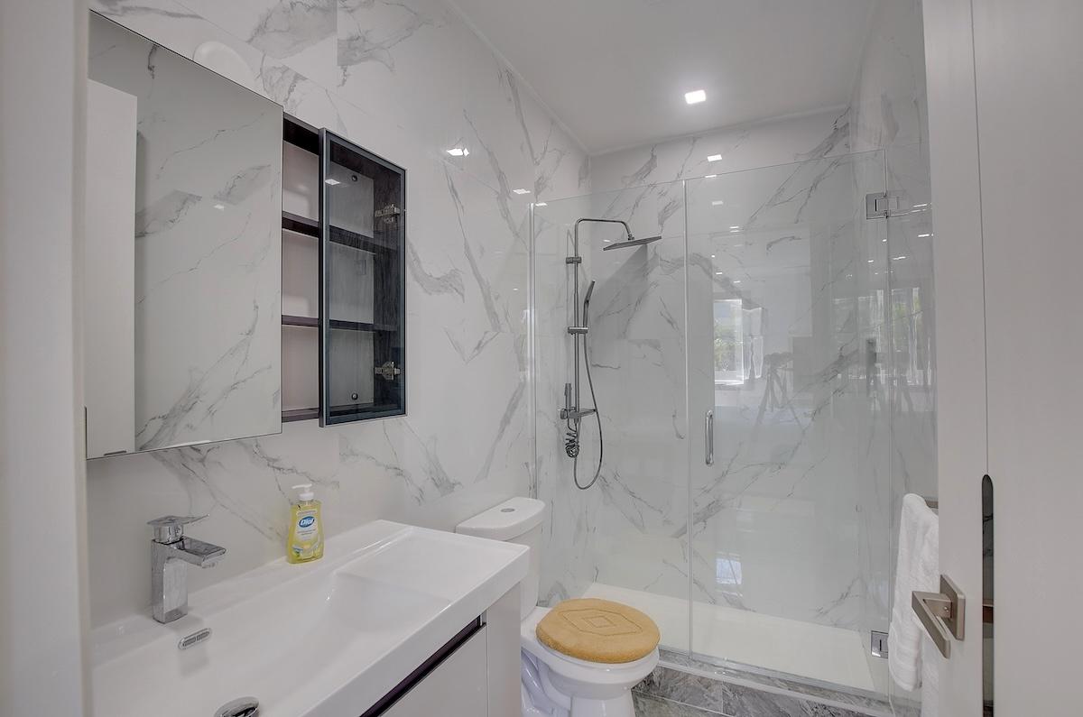 NICHOLAS CAY, VENICE BAY