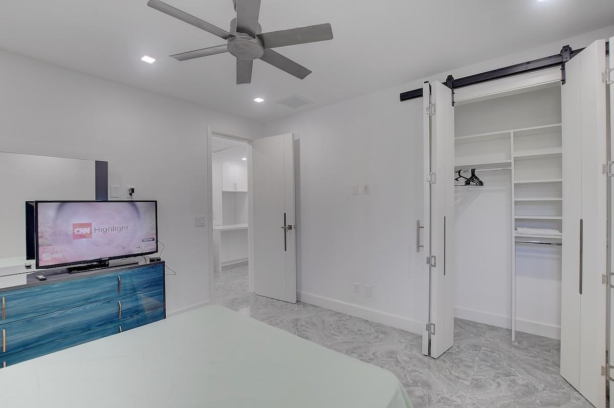 NICHOLAS CAY, VENICE BAY