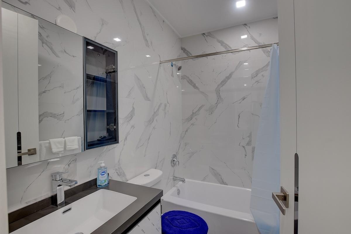 NICHOLAS CAY, VENICE BAY