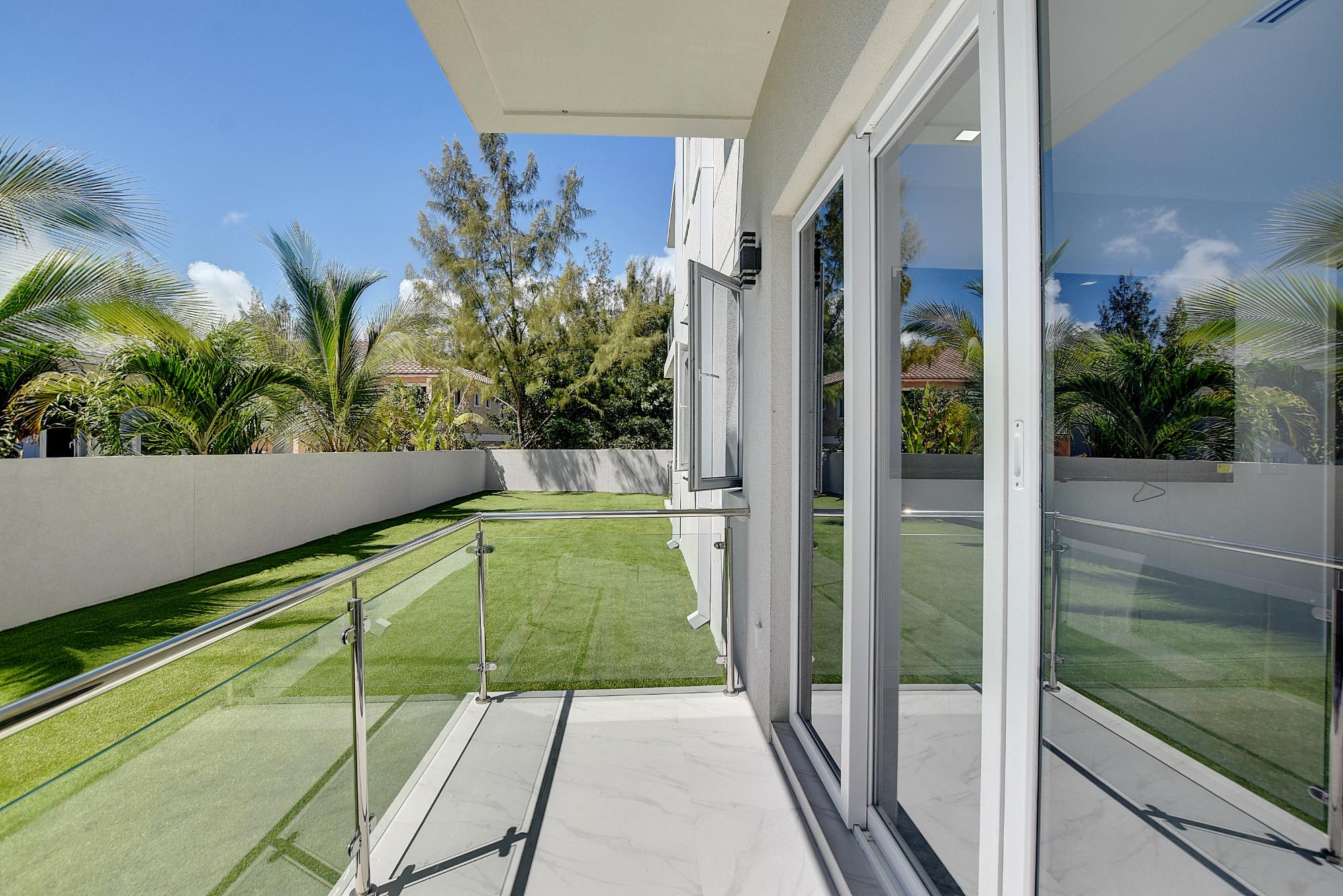 NICHOLAS CAY, VENICE BAY