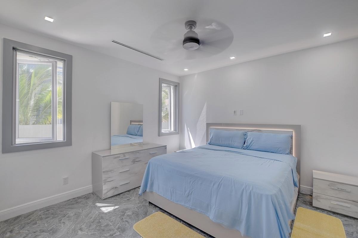 NICHOLAS CAY, VENICE BAY