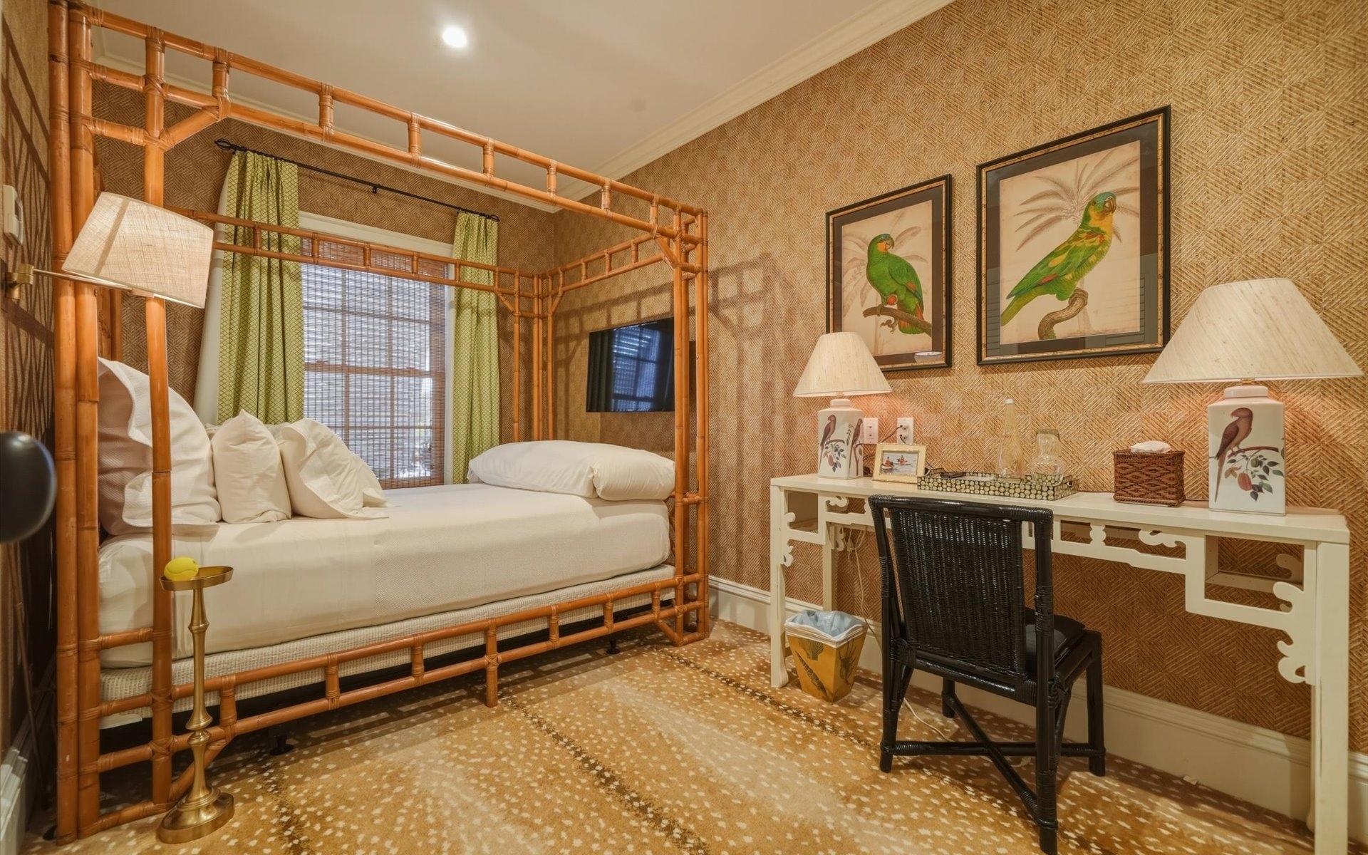 COTT 104, CLIFTON BAY DR.