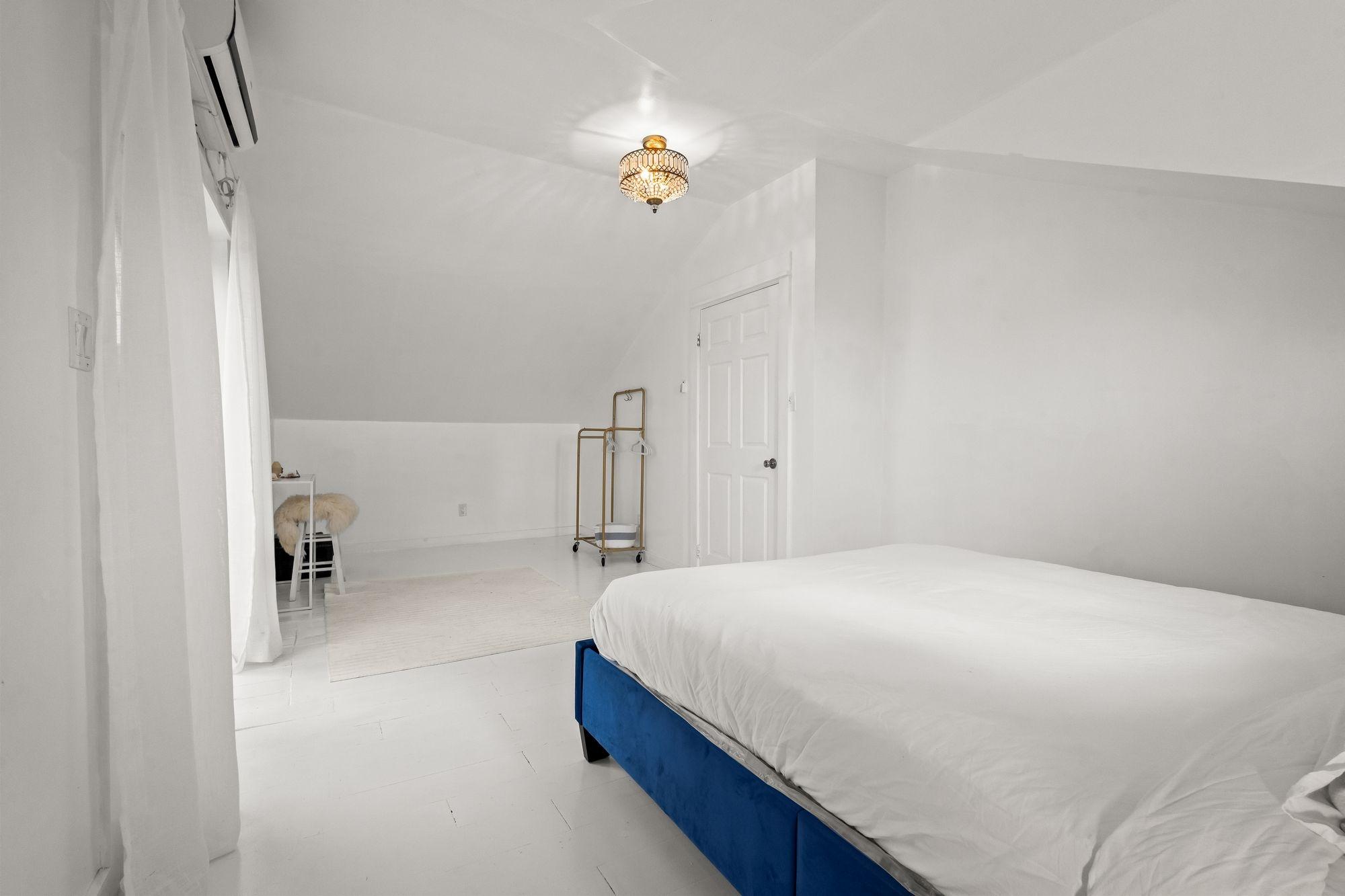 RAINBOW HILL CIRCLE HOUSE