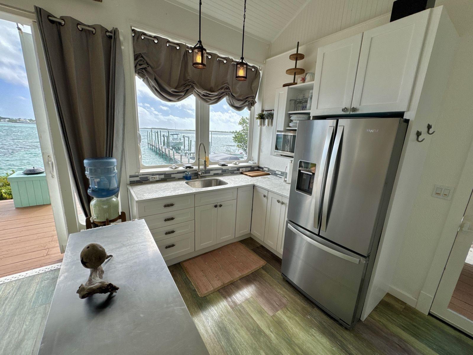 THE GREEN HOUSE, CAT 6 CA