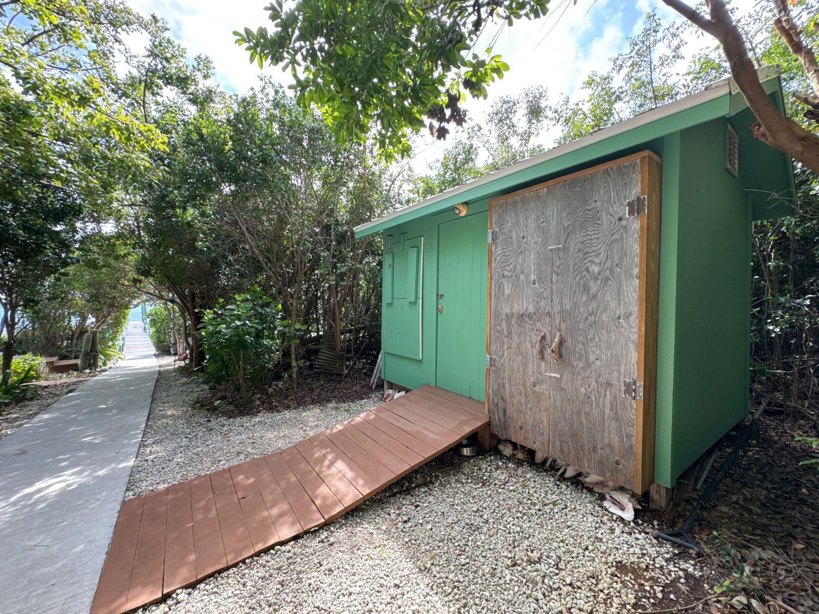 THE GREEN HOUSE, CAT 6 CA