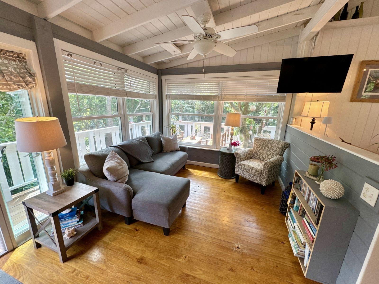 THE GREEN HOUSE, CAT 6 CA