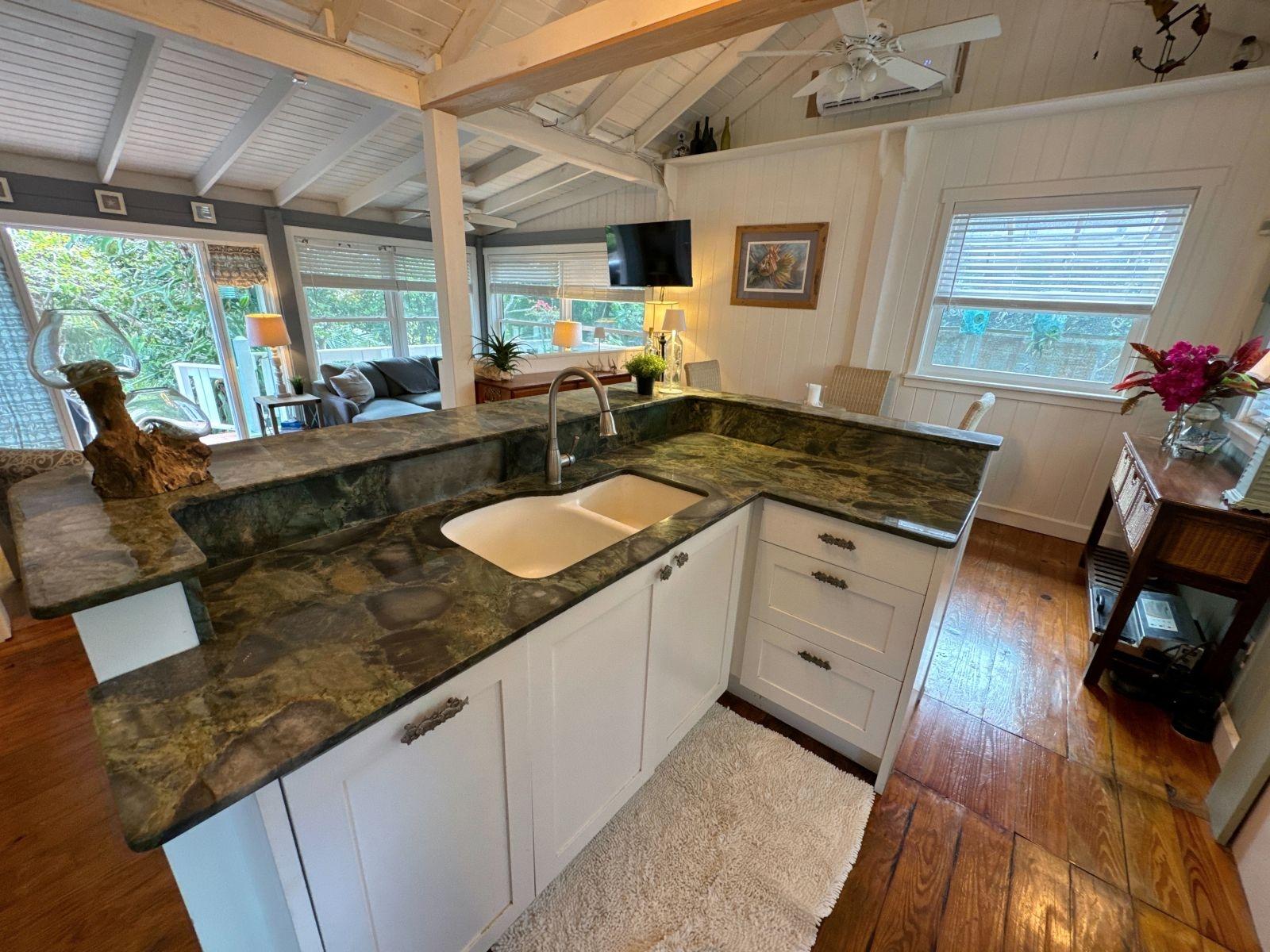 THE GREEN HOUSE, CAT 6 CA