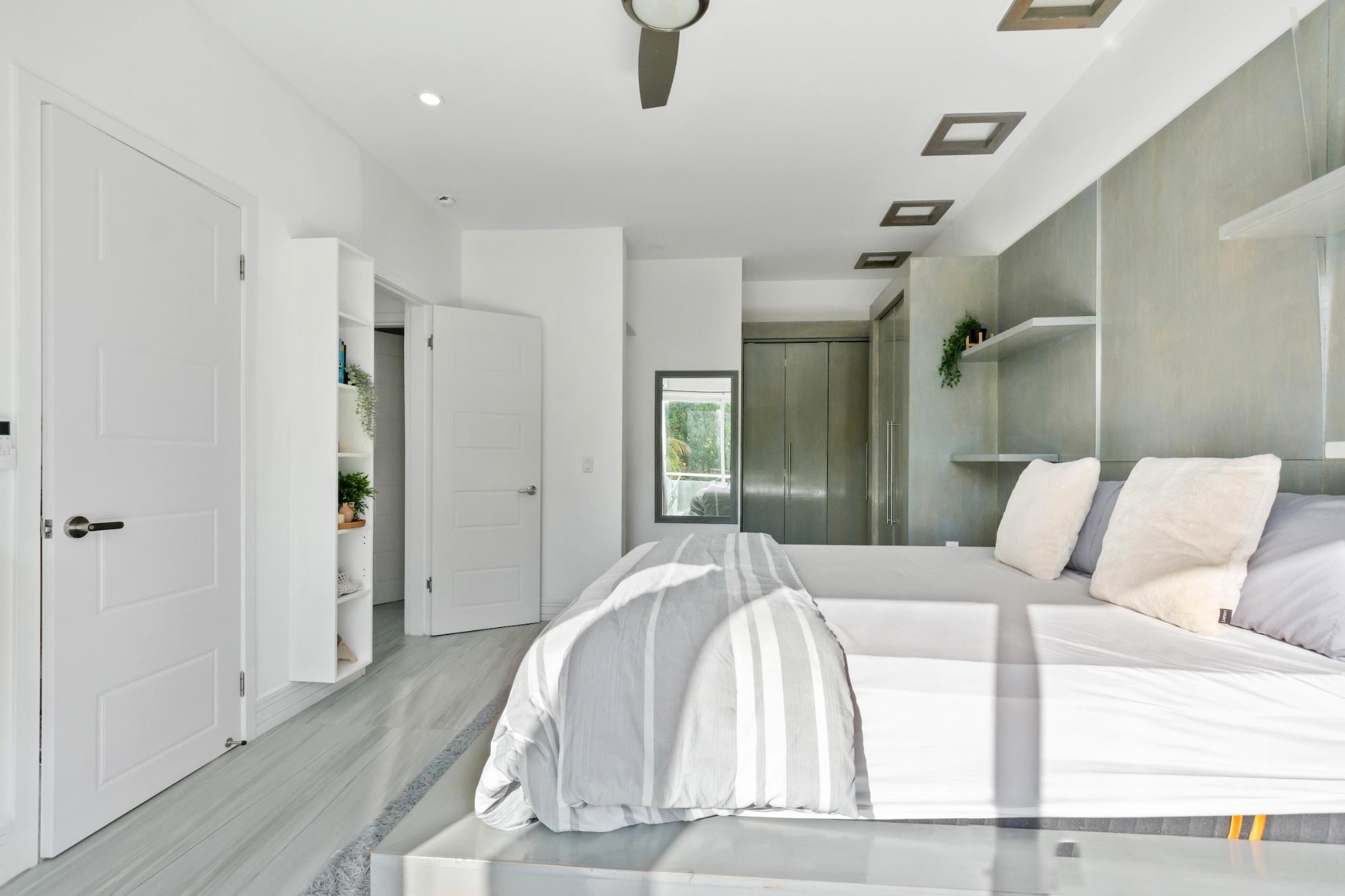 UNIT 5 MIRAMAR WEST