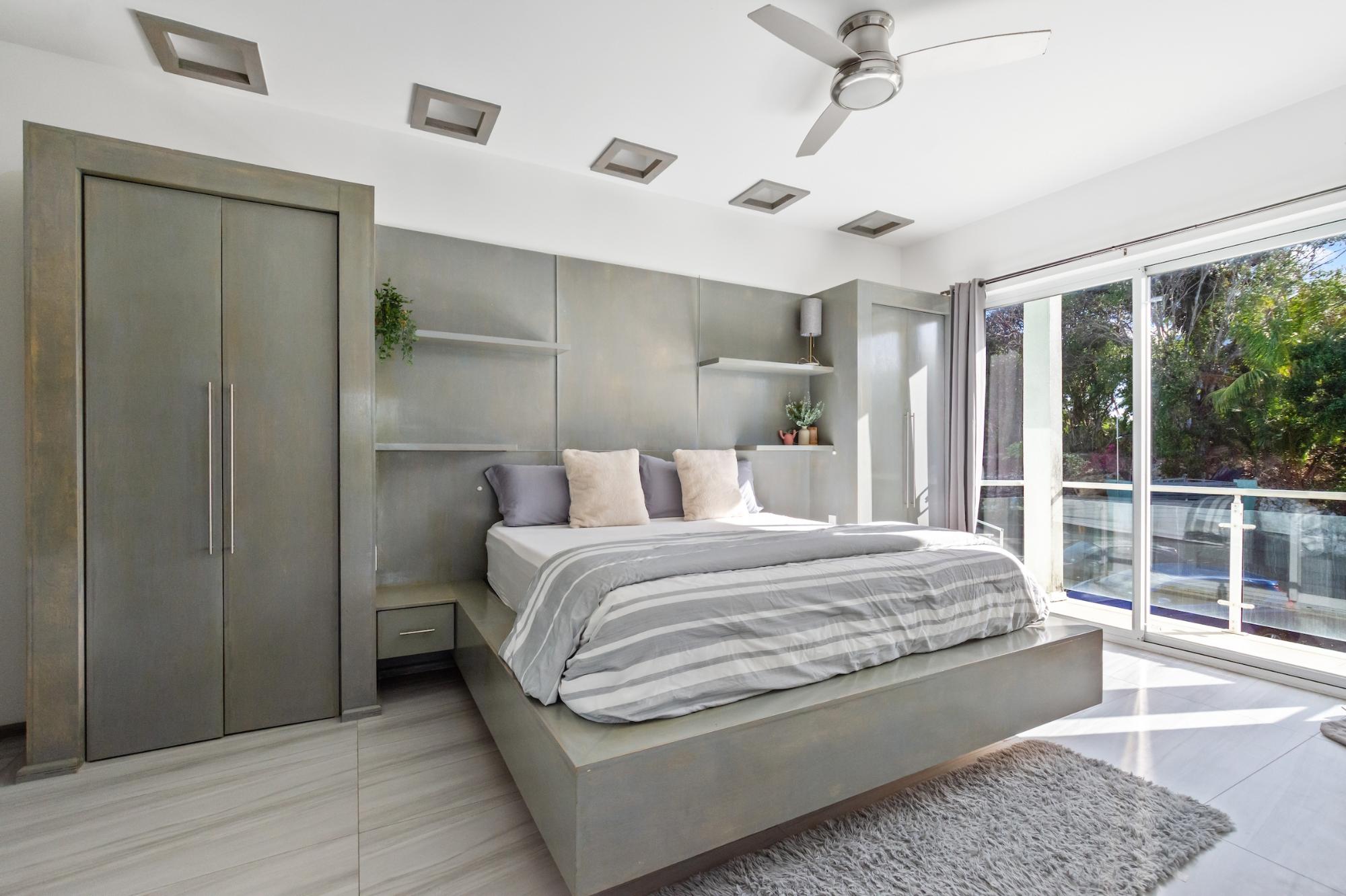 UNIT 5 MIRAMAR WEST