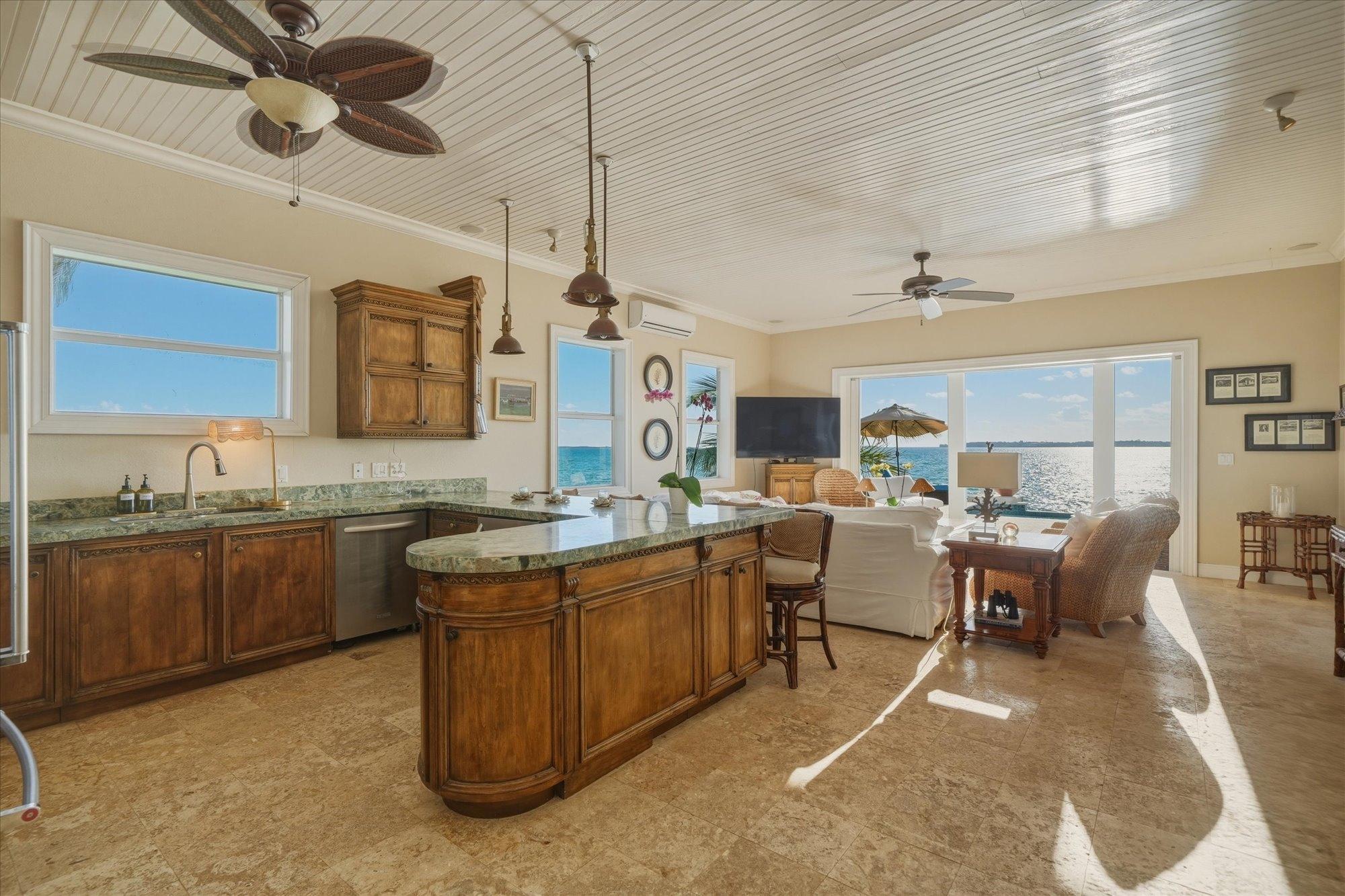 CROWN PIGEON ISLAND & CAY