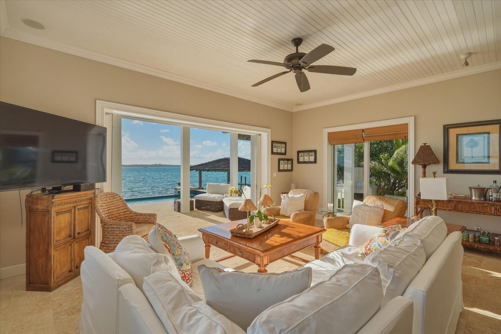 CROWN PIGEON ISLAND & CAY