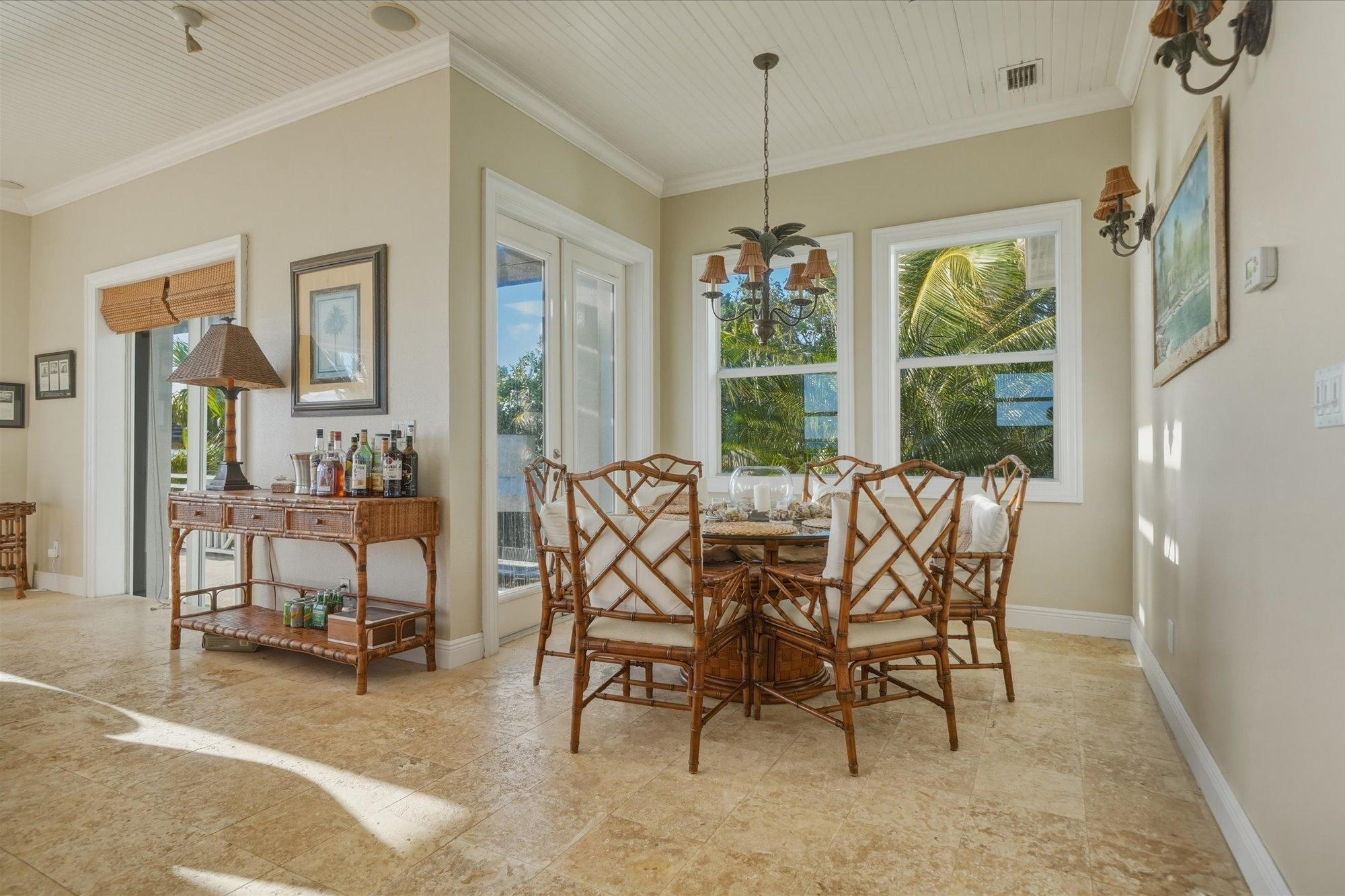 CROWN PIGEON ISLAND & CAY