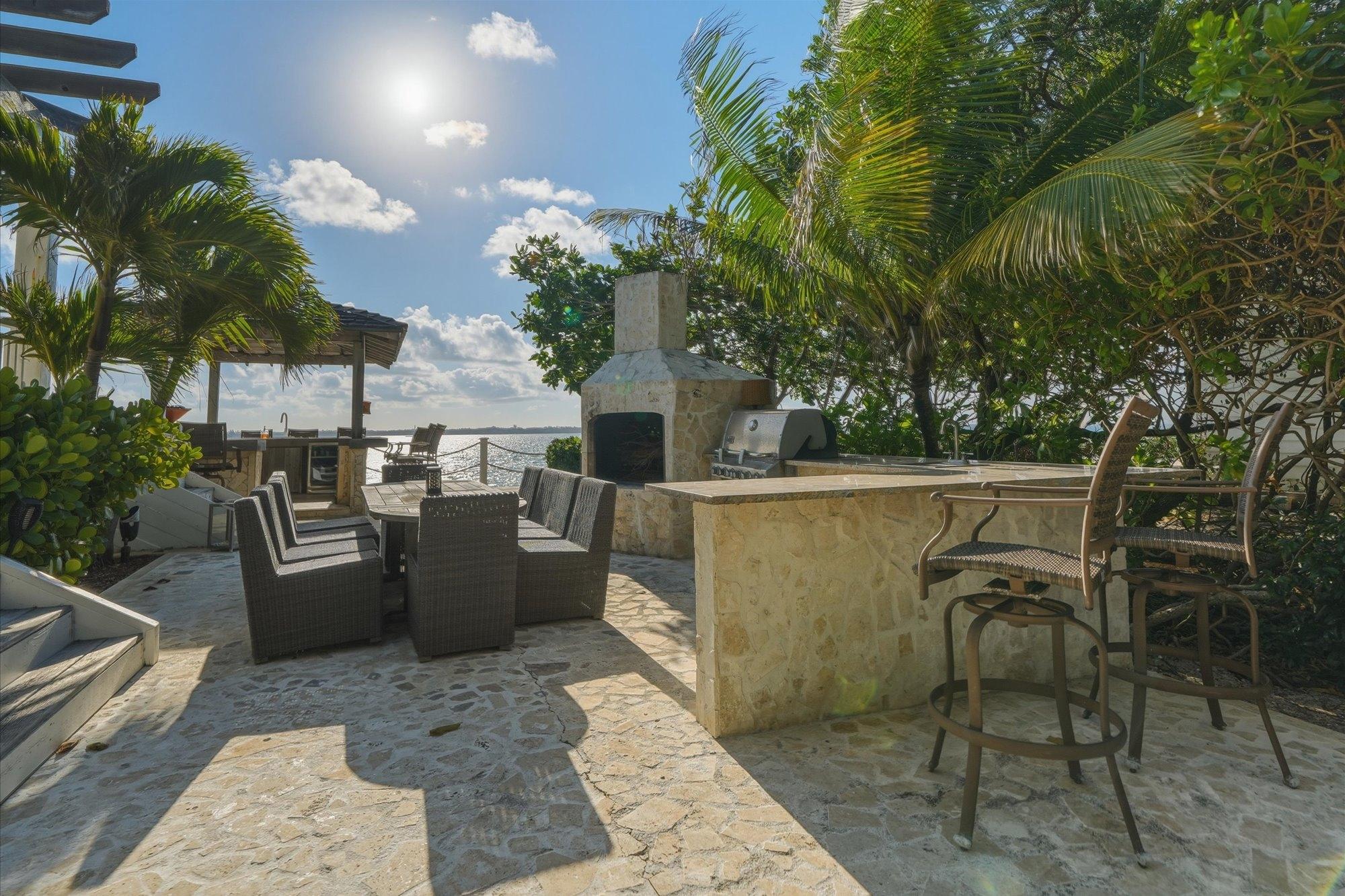 CROWN PIGEON ISLAND & CAY