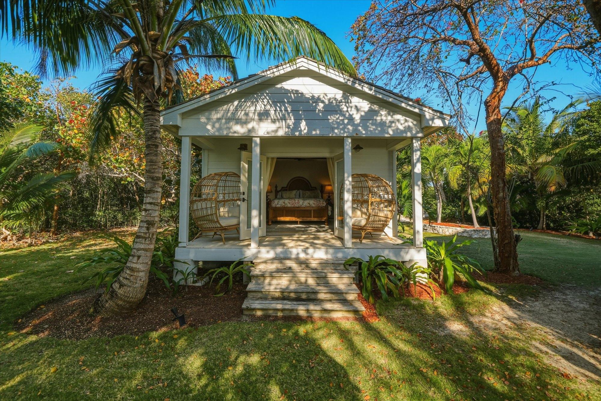 CROWN PIGEON ISLAND & CAY
