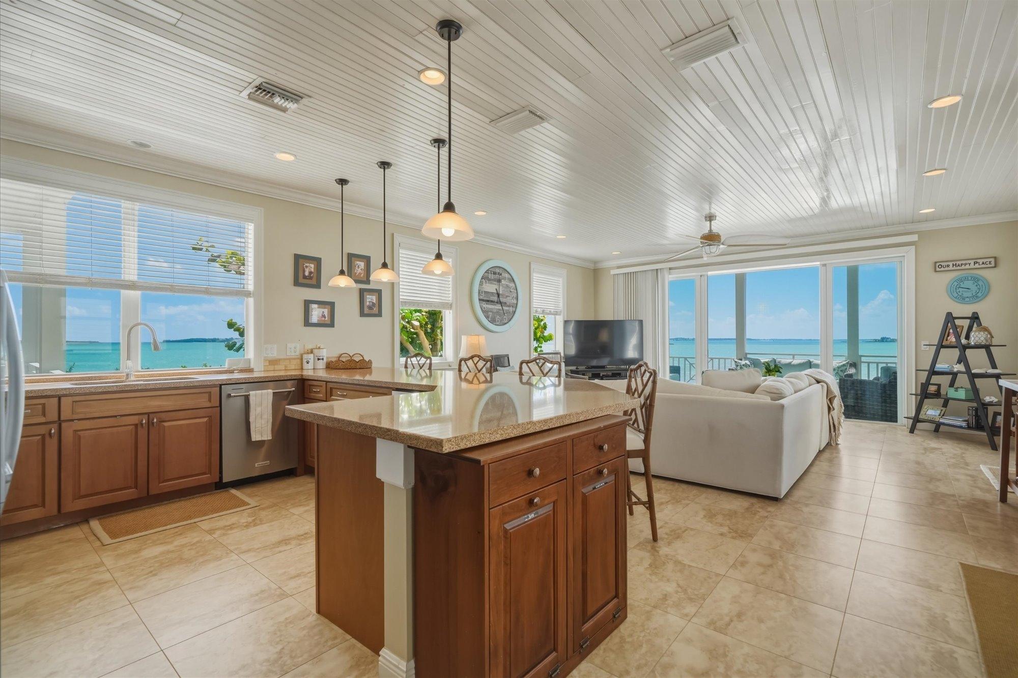 CROWN PIGEON ISLAND & CAY