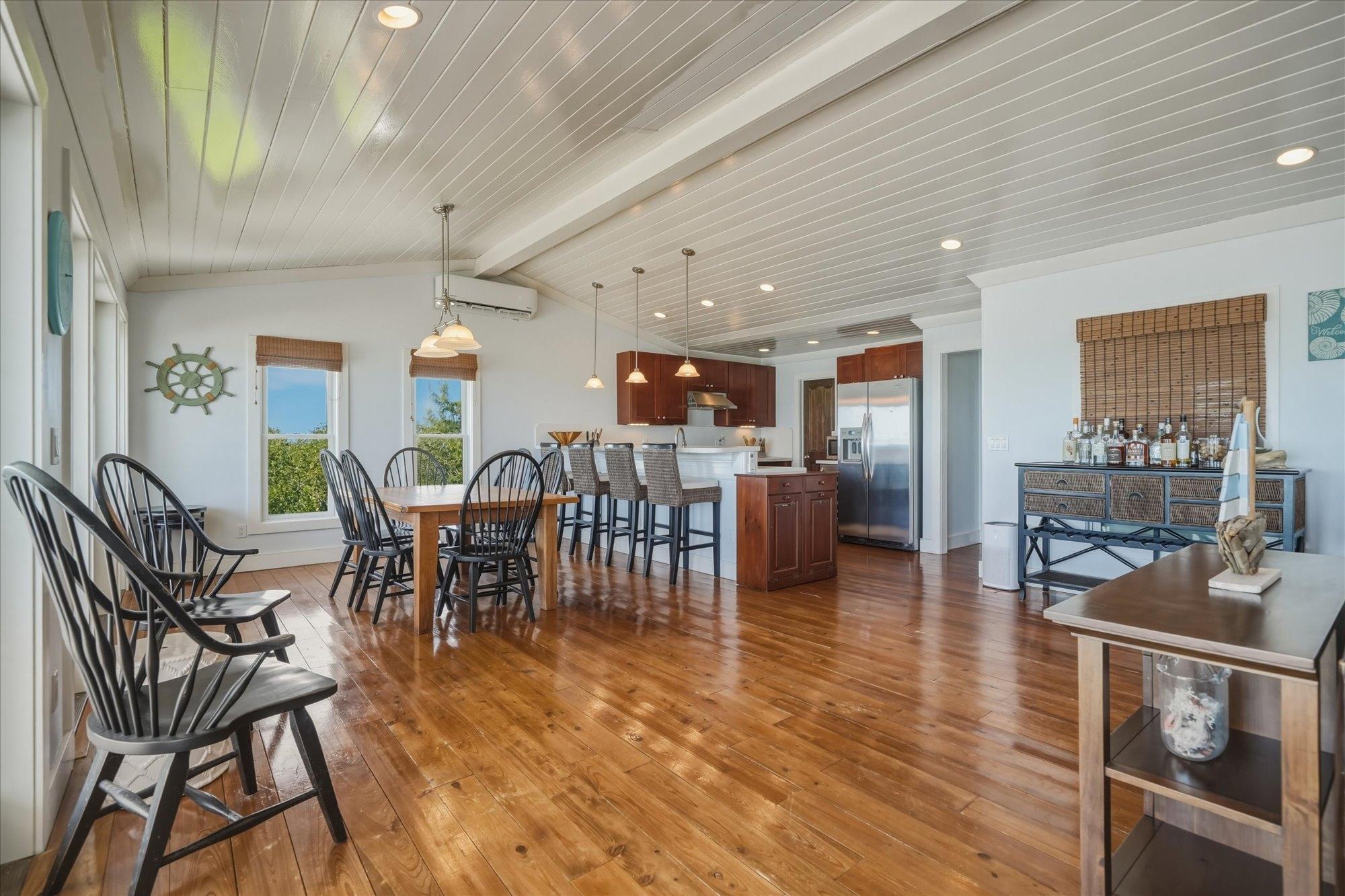 CROWN PIGEON ISLAND & CAY