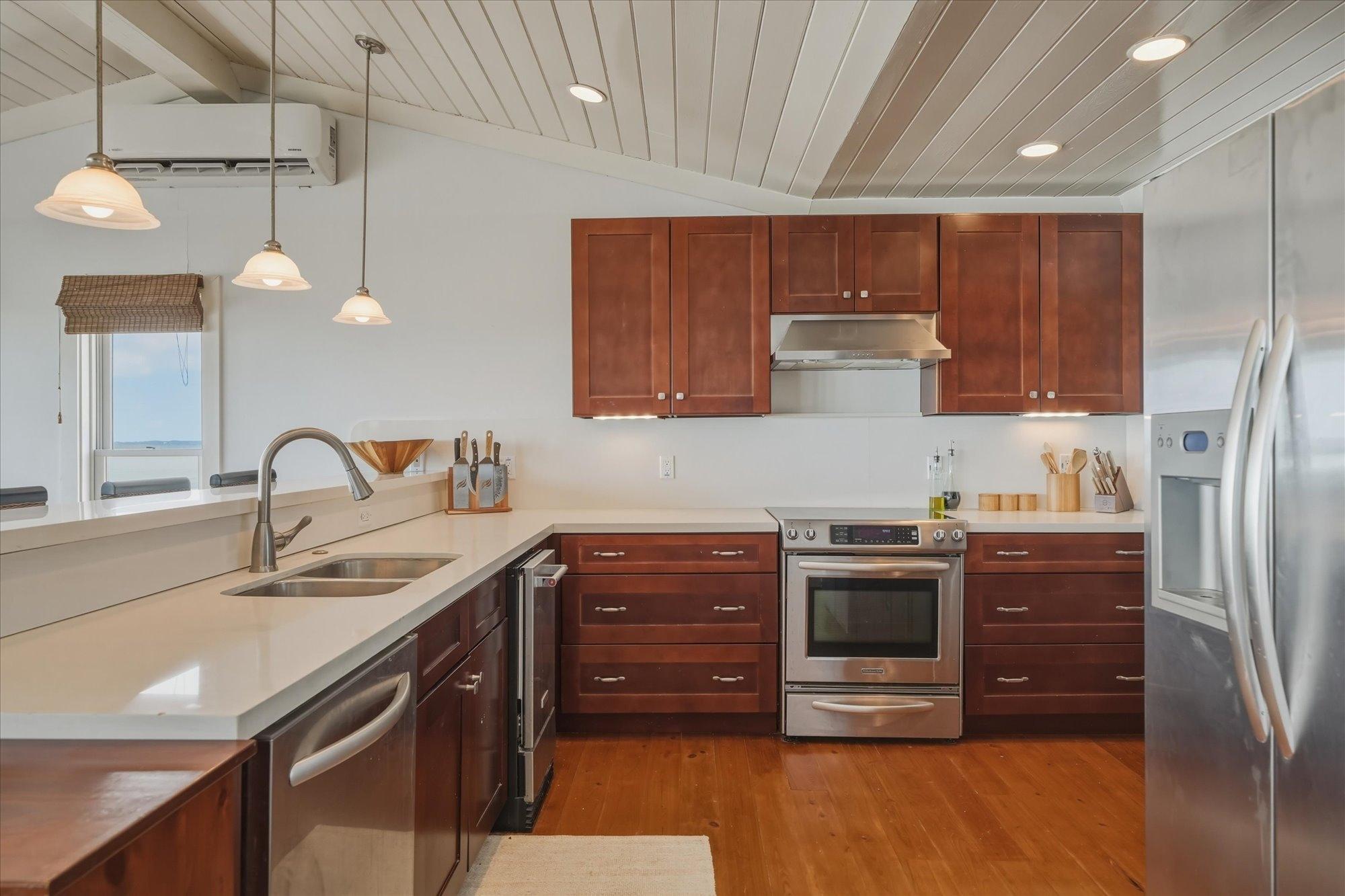 CROWN PIGEON ISLAND & CAY