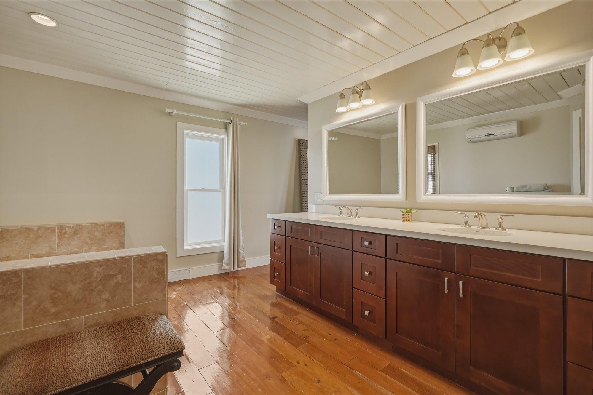 CROWN PIGEON ISLAND & CAY