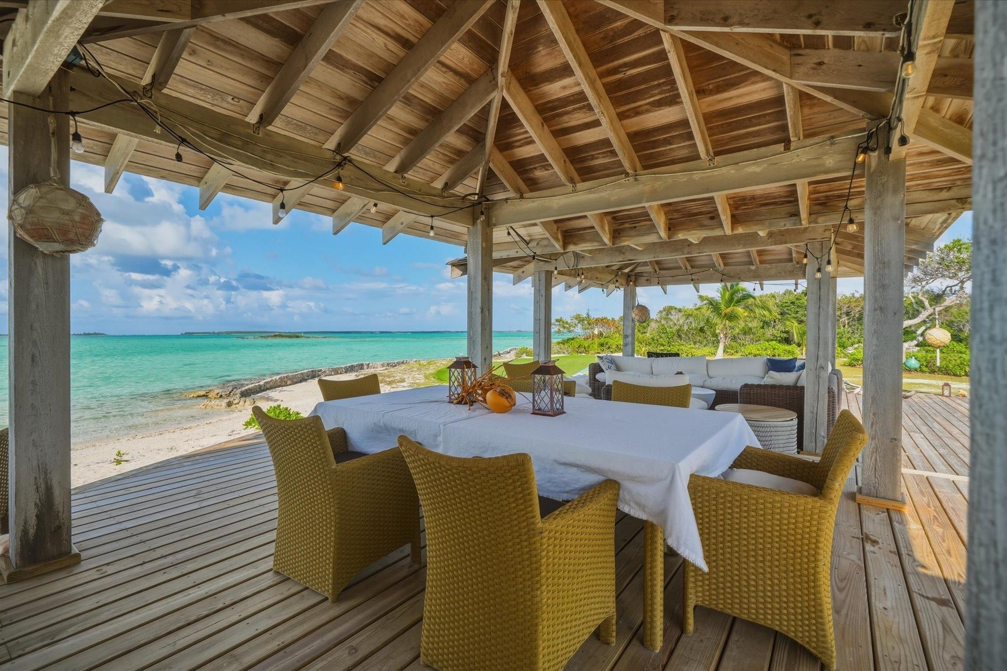 CROWN PIGEON ISLAND & CAY