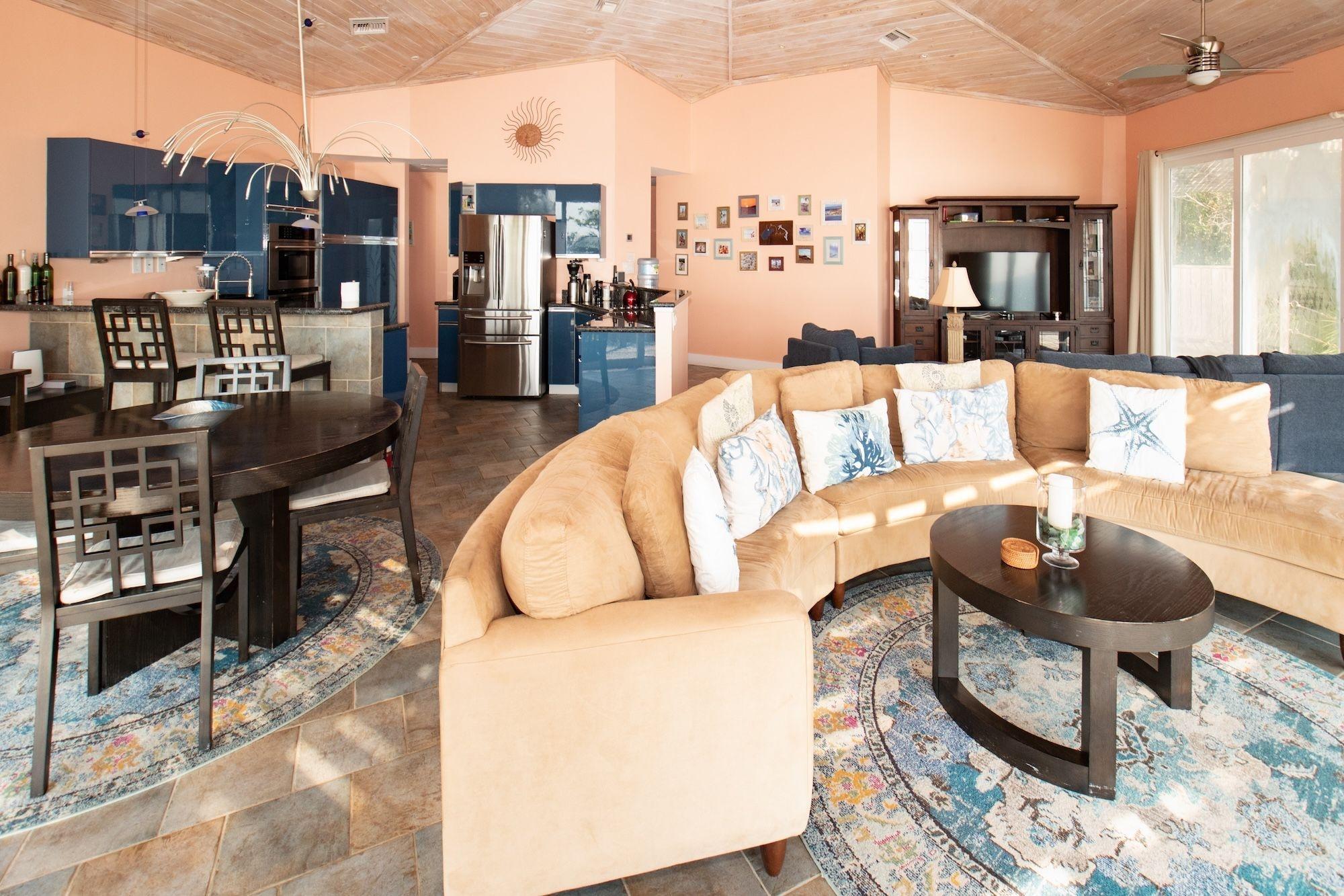 LAGUNA – CANAL HOME
