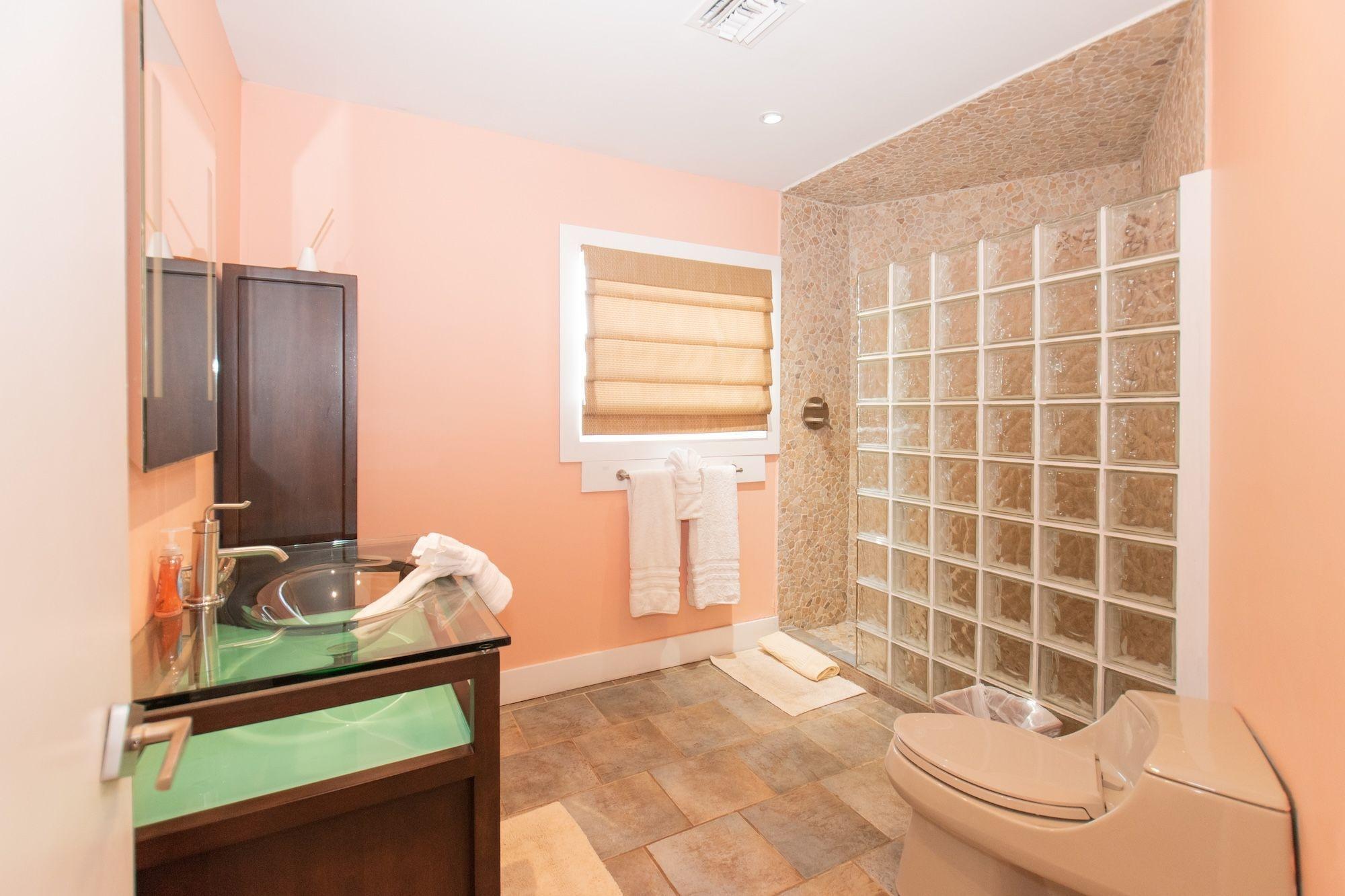 LAGUNA – CANAL HOME