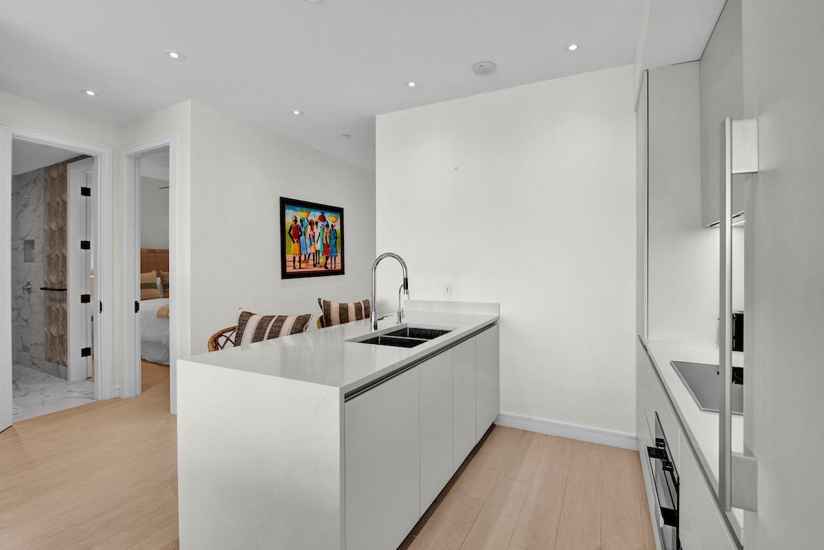 GOLDWYNN UNIT 222