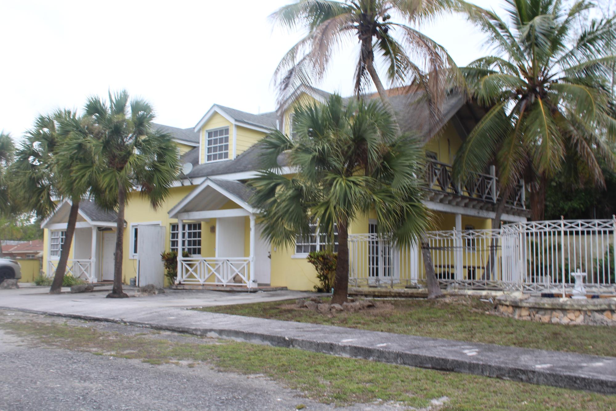 COUNTRY CLUB ESTATES